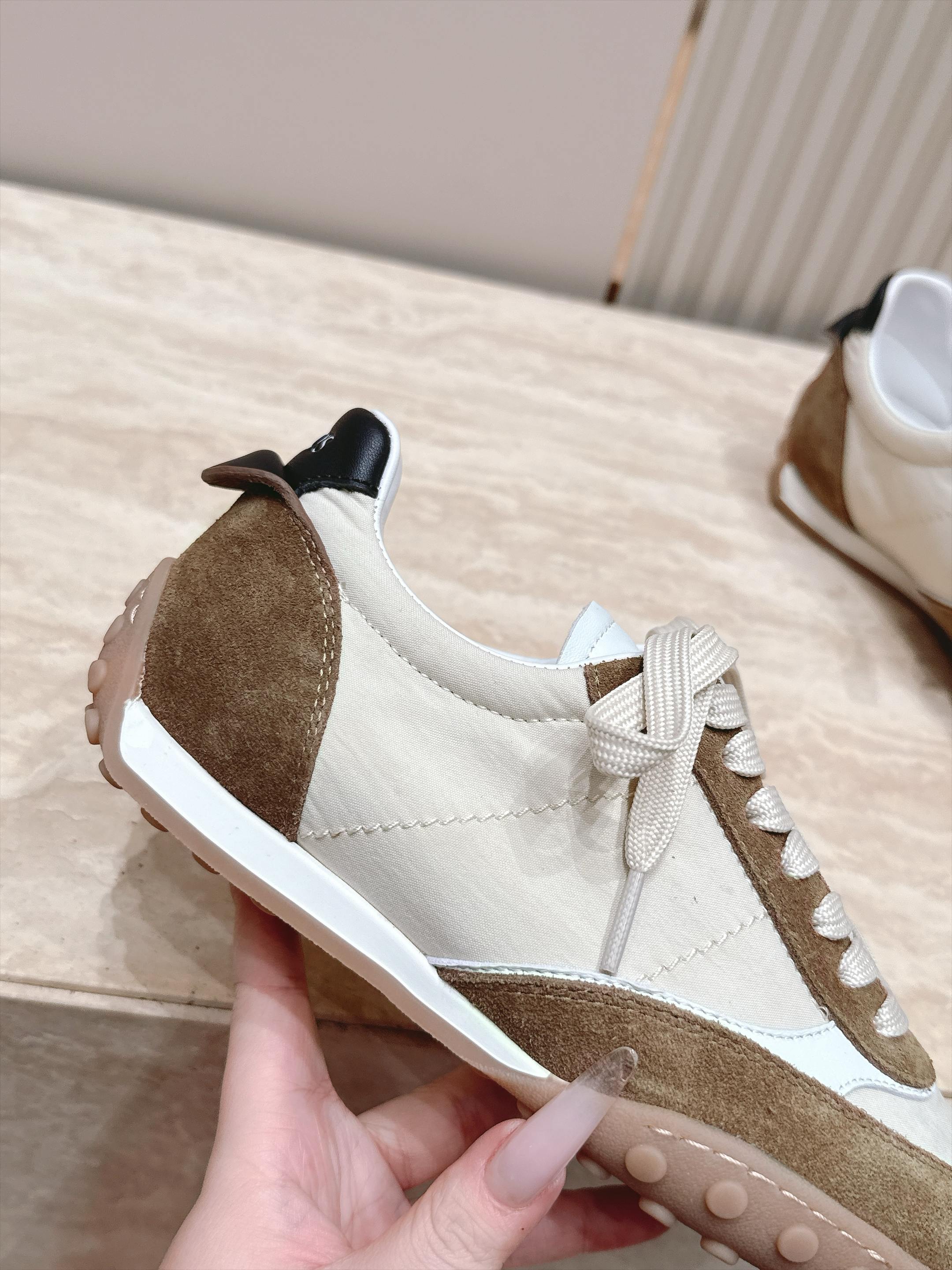 女 男+10 情侣款 Tods 托德斯26ss秋冬新品 休闲运动鞋 德训鞋 复古拼色设计 轻便透气超适合日常穿搭 女 男+10 情侣款 Tods 托德斯26ss秋冬新品 休闲运动鞋 德训鞋 复古拼色设计 轻便透气超适合日常穿搭