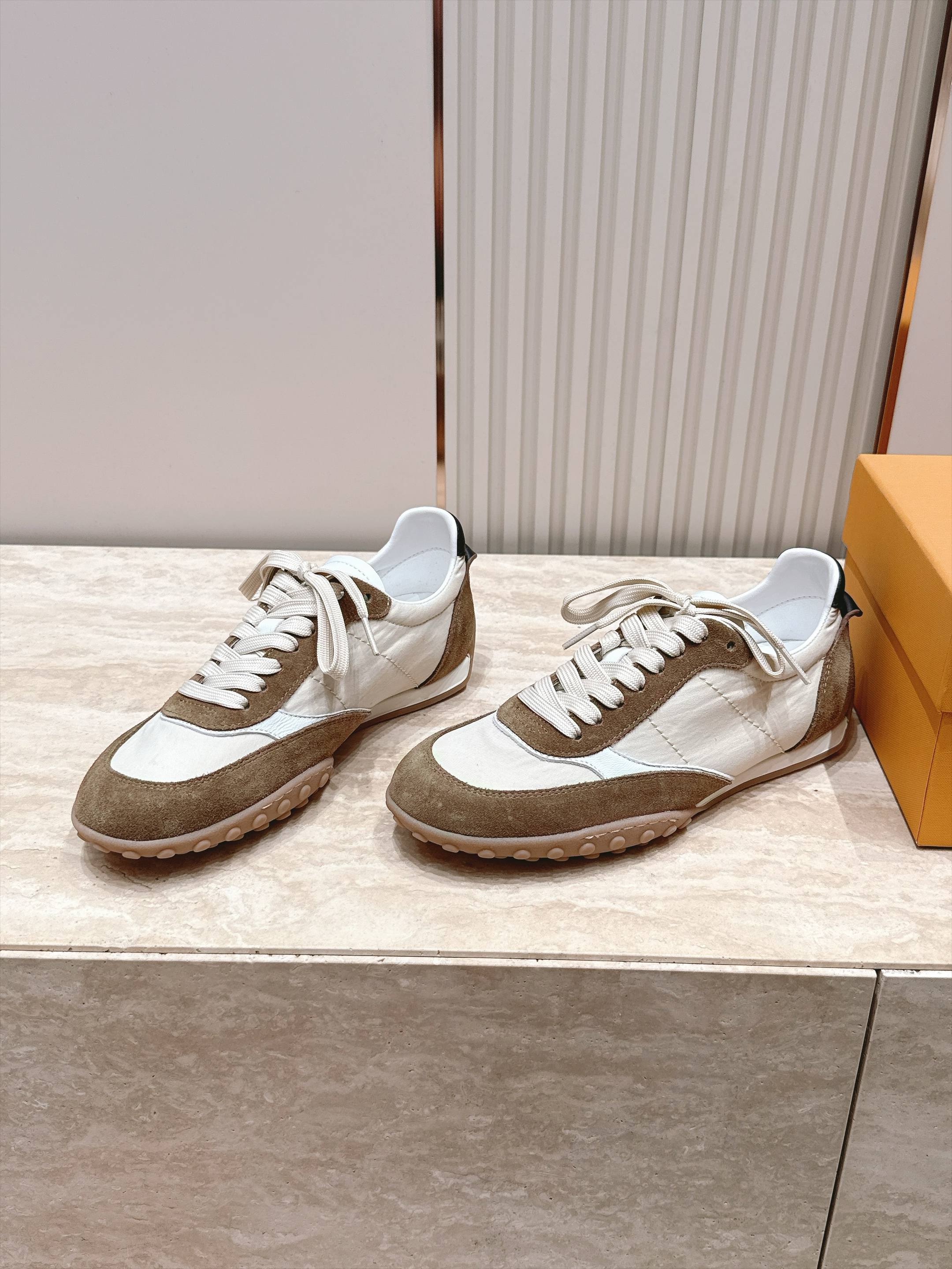 女 男+10 情侣款 Tods 托德斯26ss秋冬新品 休闲运动鞋 德训鞋 复古拼色设计 轻便透气超适合日常穿搭 女 男+10 情侣款 Tods 托德斯26ss秋冬新品 休闲运动鞋 德训鞋 复古拼色设计 轻便透气超适合日常穿搭