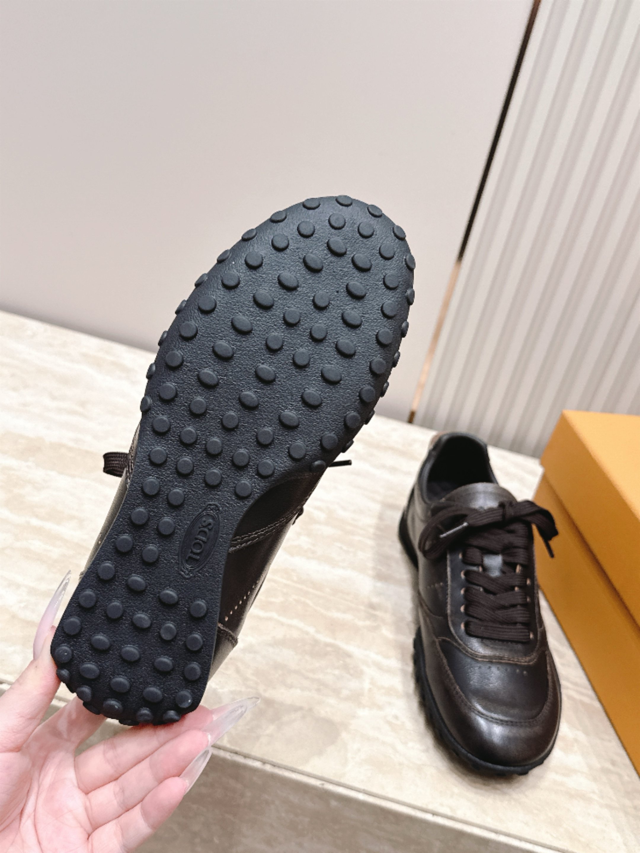 女 男+10 情侣款 Tods 托德斯26ss秋冬新品 休闲运动鞋 德训鞋 复古拼色设计 轻便透气超适合日常穿搭 女 男+10 情侣款 Tods 托德斯26ss秋冬新品 休闲运动鞋 德训鞋 复古拼色设计 轻便透气超适合日常穿搭