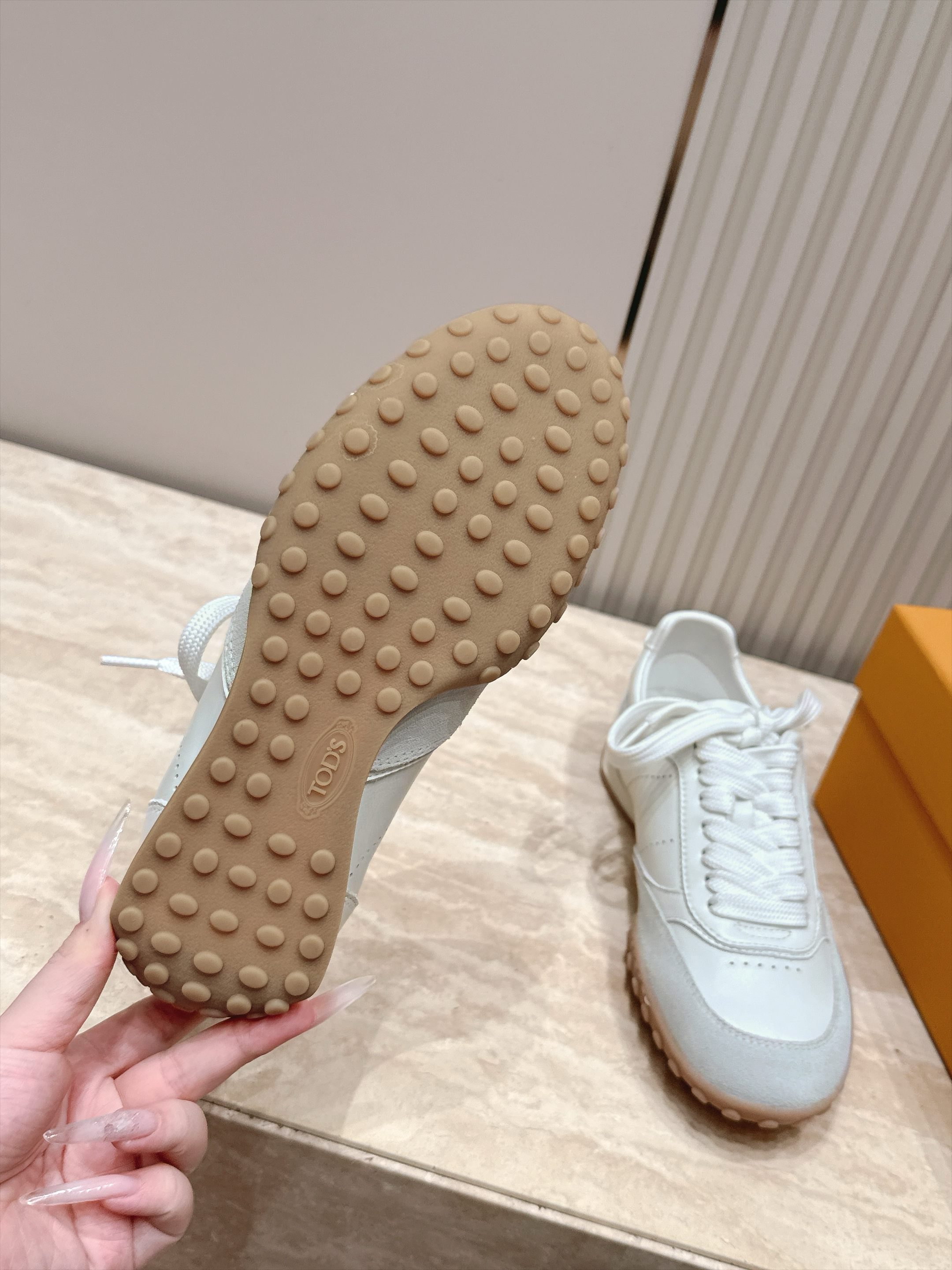 女 男+10 情侣款 Tods 托德斯26ss秋冬新品 休闲运动鞋 德训鞋     复古拼色设计 轻便透气超适合日常穿搭