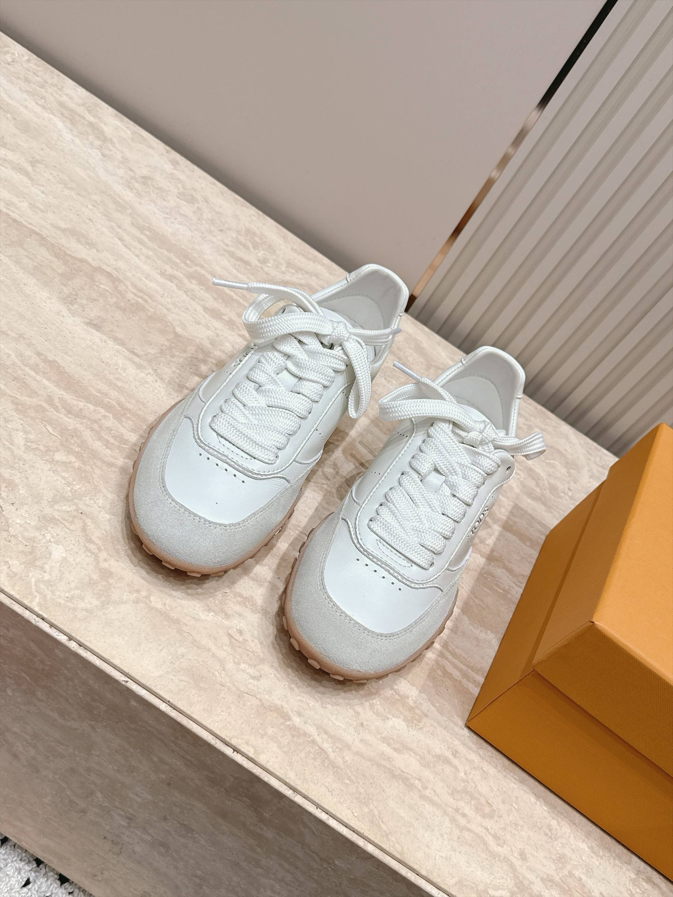 女 男+10 情侣款 Tods 托德斯26ss秋冬新品 休闲运动鞋 德训鞋     复古拼色设计 轻便透气超适合日常穿搭