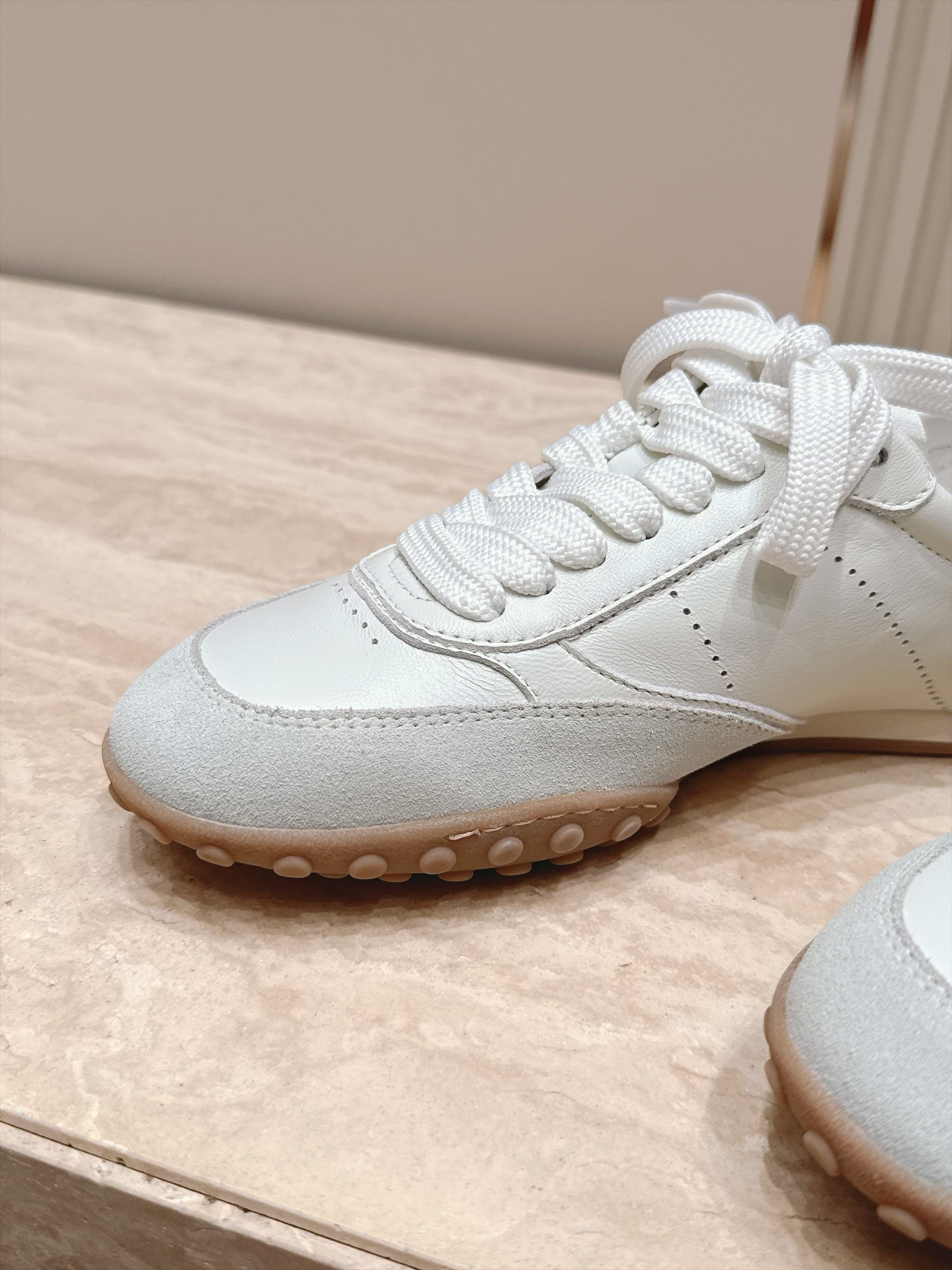 女 男+10 情侣款 Tods 托德斯26ss秋冬新品 休闲运动鞋 德训鞋     复古拼色设计 轻便透气超适合日常穿搭