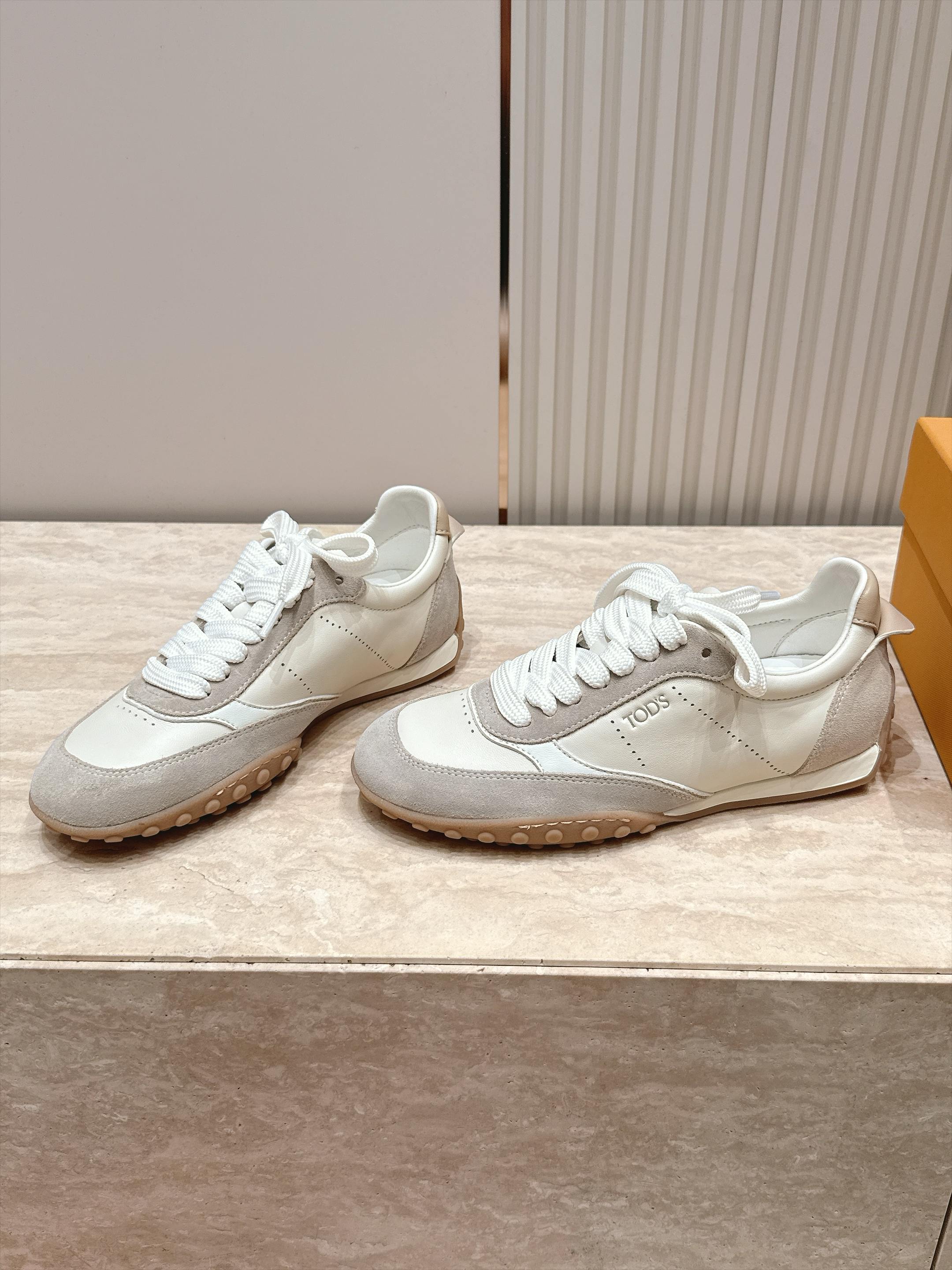 女 男+10 情侣款 Tods 托德斯26ss秋冬新品 休闲运动鞋 德训鞋 复古拼色设计 轻便透气超适合日常穿搭 女 男+10 情侣款 Tods 托德斯26ss秋冬新品 休闲运动鞋 德训鞋 复古拼色设计 轻便透气超适合日常穿搭