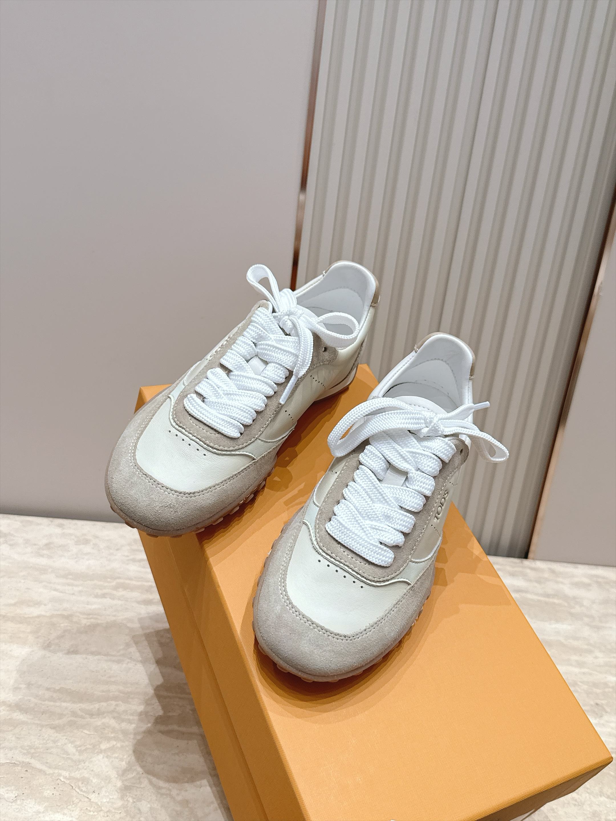 女 男+10 情侣款 Tods 托德斯26ss秋冬新品 休闲运动鞋 德训鞋 复古拼色设计 轻便透气超适合日常穿搭 女 男+10 情侣款 Tods 托德斯26ss秋冬新品 休闲运动鞋 德训鞋 复古拼色设计 轻便透气超适合日常穿搭