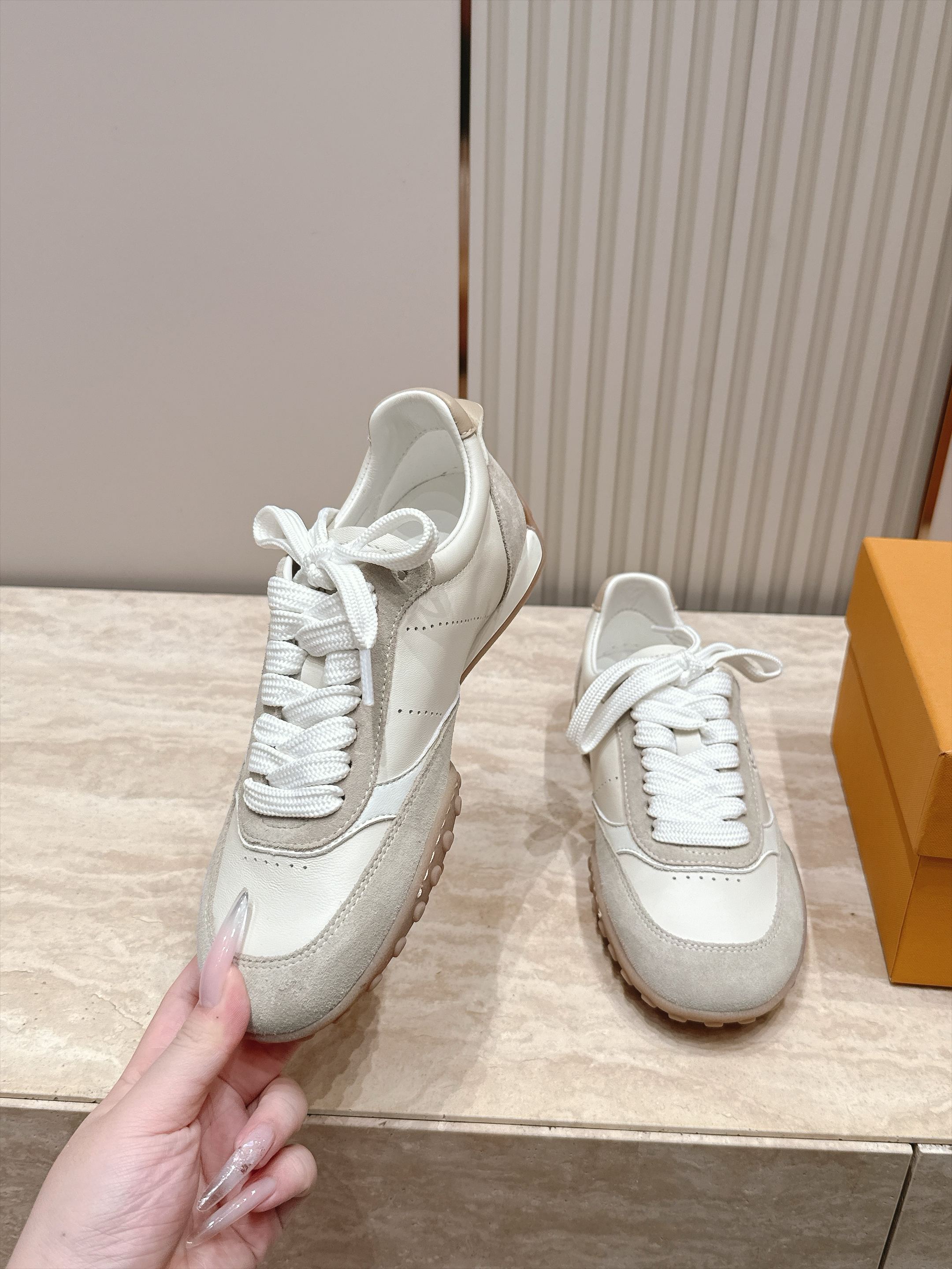 女 男+10 情侣款 Tods 托德斯26ss秋冬新品 休闲运动鞋 德训鞋 复古拼色设计 轻便透气超适合日常穿搭 女 男+10 情侣款 Tods 托德斯26ss秋冬新品 休闲运动鞋 德训鞋 复古拼色设计 轻便透气超适合日常穿搭