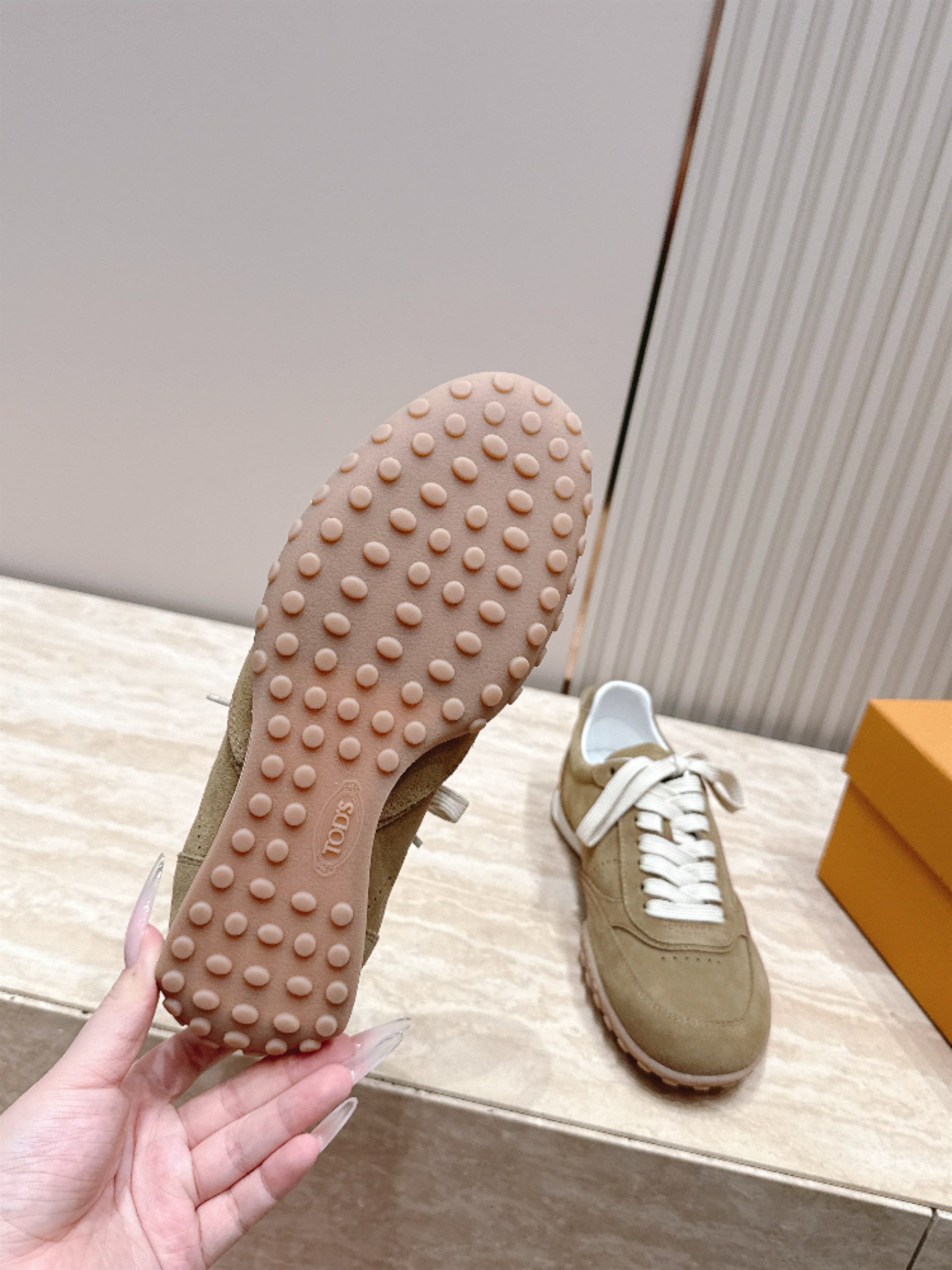 女 男+10 情侣款 Tods 托德斯26ss秋冬新品 休闲运动鞋 德训鞋 复古拼色设计 轻便透气超适合日常穿搭 女 男+10 情侣款 Tods 托德斯26ss秋冬新品 休闲运动鞋 德训鞋 复古拼色设计 轻便透气超适合日常穿搭