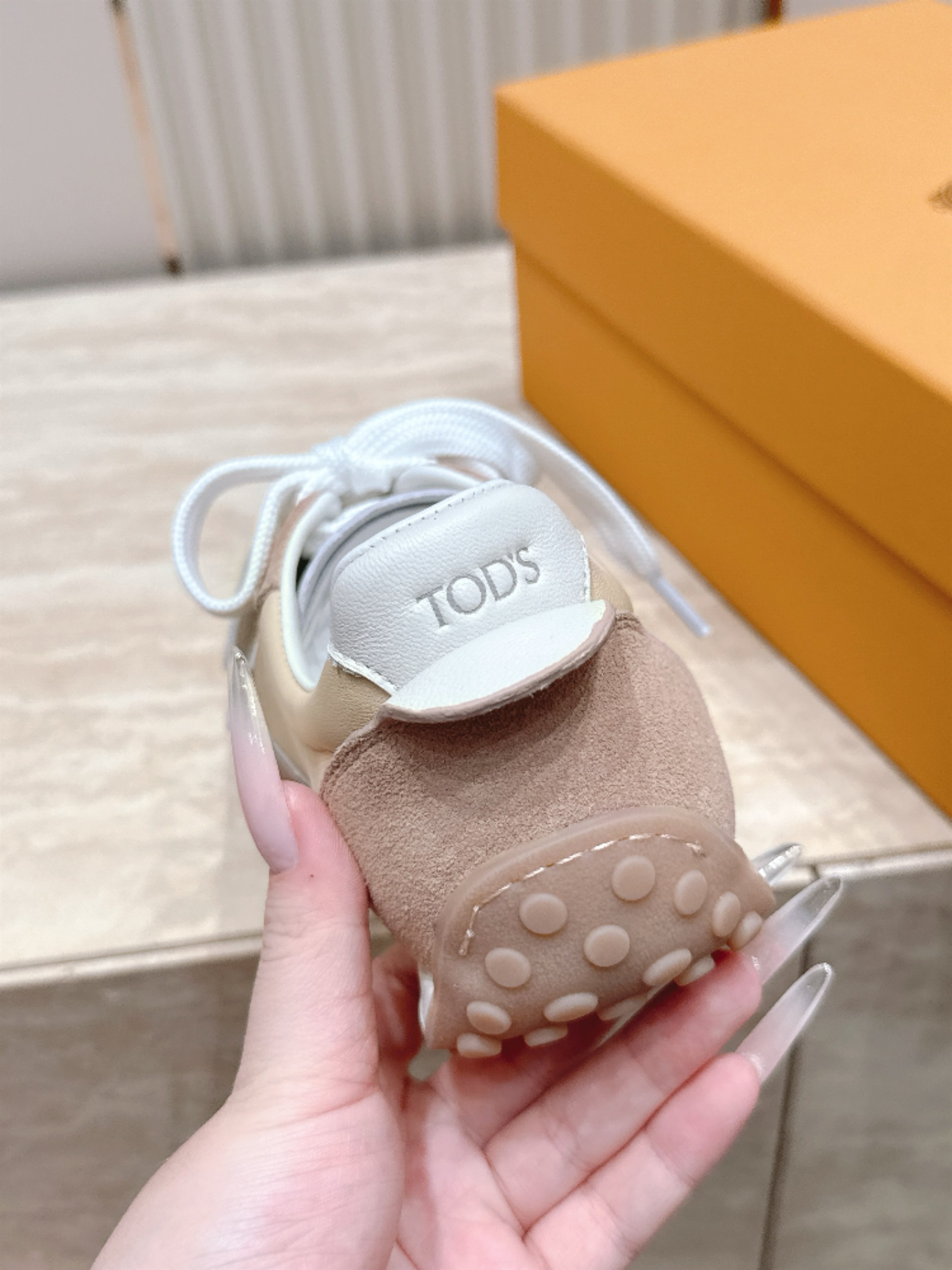 女 男+10 情侣款 Tods 托德斯26ss秋冬新品 休闲运动鞋 德训鞋 复古拼色设计 轻便透气超适合日常穿搭 女 男+10 情侣款 Tods 托德斯26ss秋冬新品 休闲运动鞋 德训鞋 复古拼色设计 轻便透气超适合日常穿搭