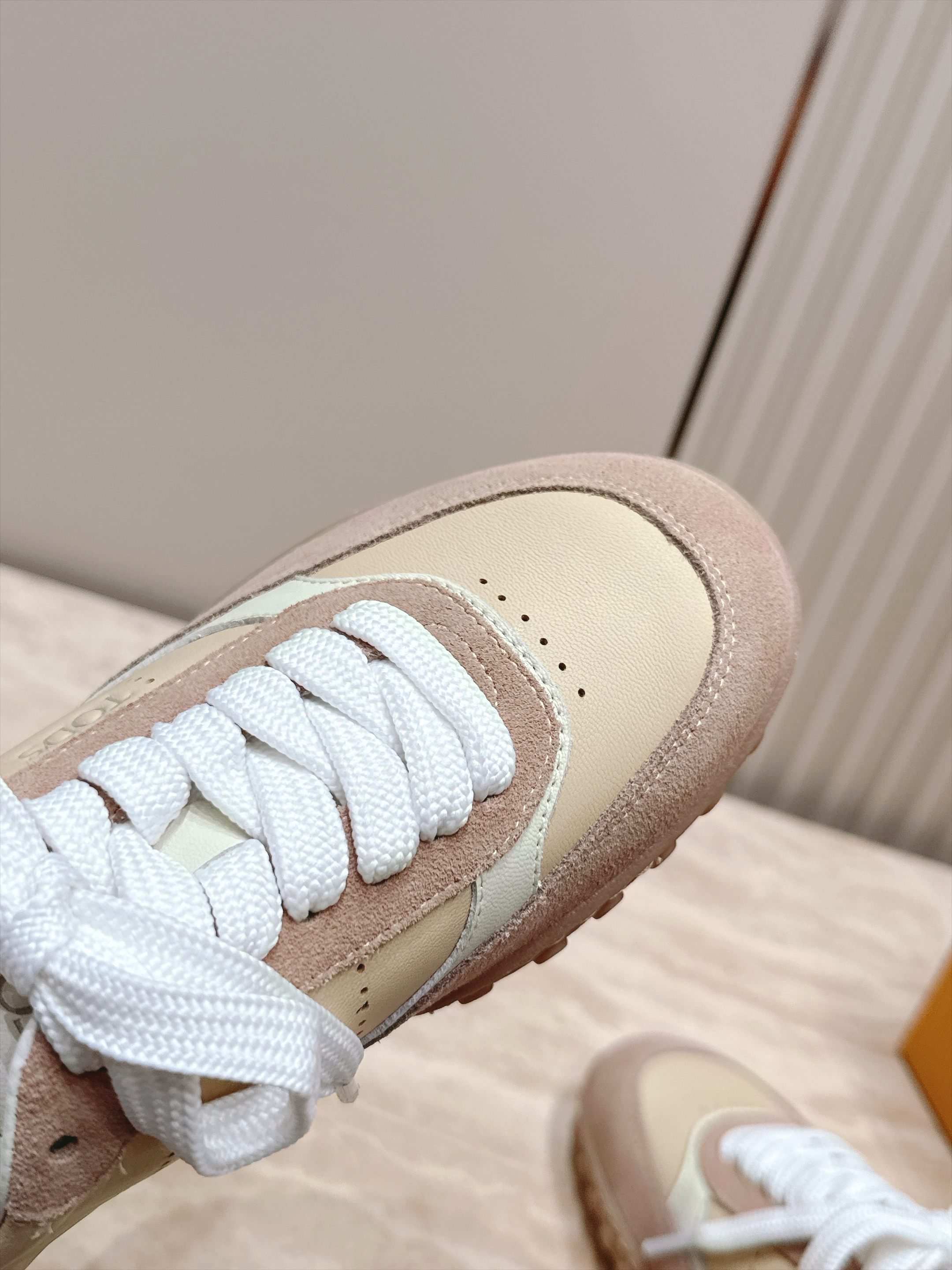 女 男+10 情侣款 Tods 托德斯26ss秋冬新品 休闲运动鞋 德训鞋 复古拼色设计 轻便透气超适合日常穿搭 女 男+10 情侣款 Tods 托德斯26ss秋冬新品 休闲运动鞋 德训鞋 复古拼色设计 轻便透气超适合日常穿搭