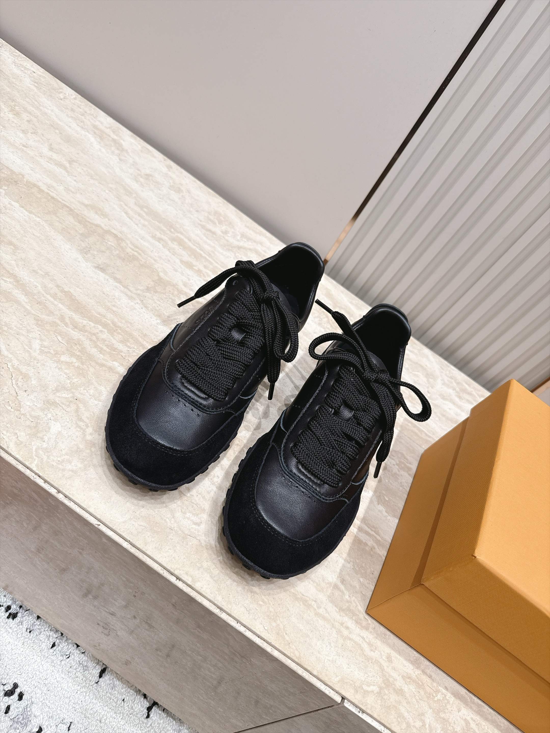 女 男+10 情侣款 Tods 托德斯26ss秋冬新品 休闲运动鞋 德训鞋 复古拼色设计 轻便透气超适合日常穿搭 女 男+10 情侣款 Tods 托德斯26ss秋冬新品 休闲运动鞋 德训鞋 复古拼色设计 轻便透气超适合日常穿搭
