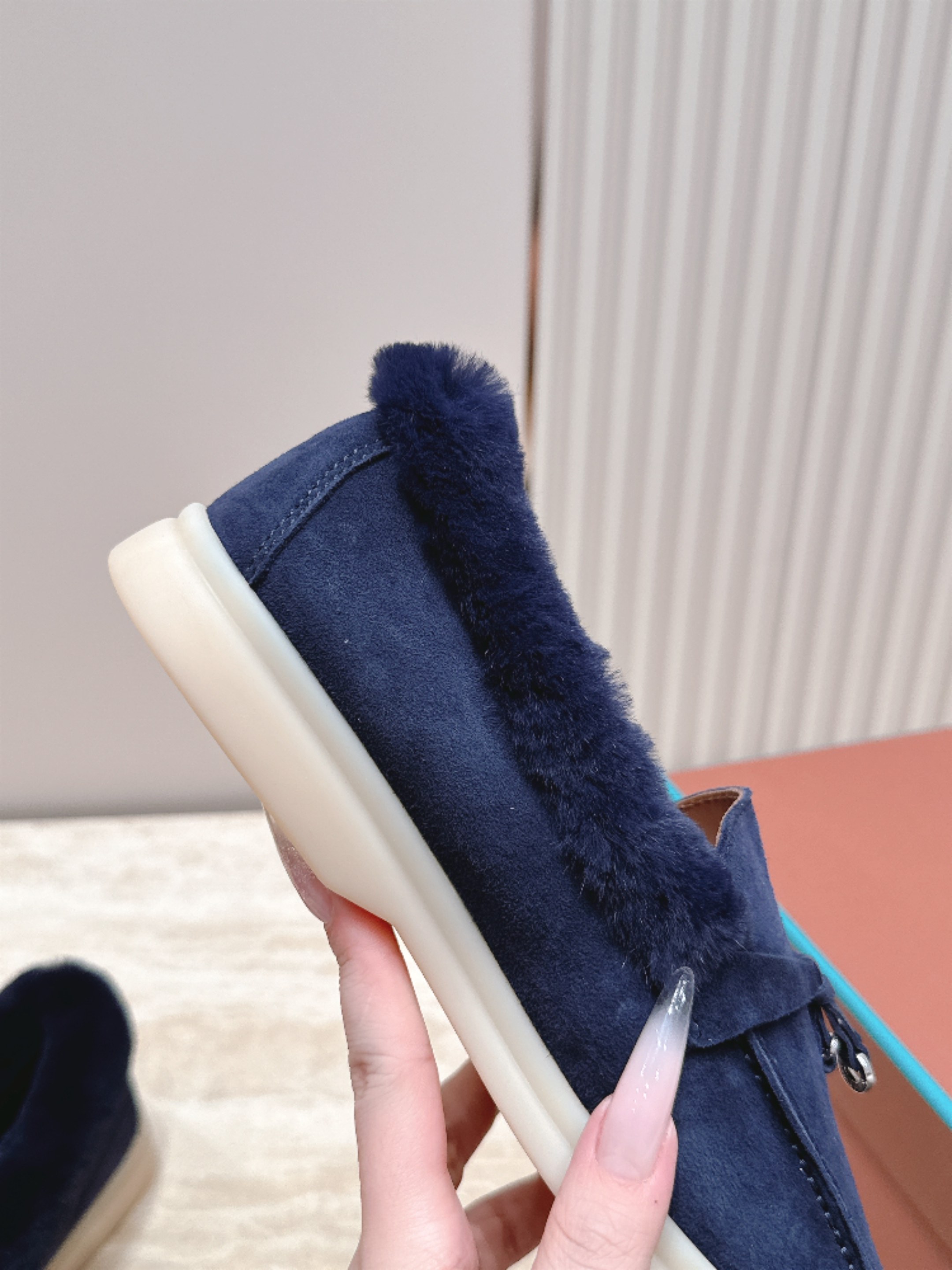 LP 经典 老钱风休闲皮鞋卡兔毛单鞋  楦型百搭瘦脚yyds.造型立体饱满，帅气十足  上脚舒适  复古老钱风风、气场十