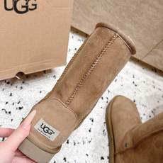 情侣款 UGG/克罗心联名情侣雪地靴系列…… 【克罗心联名雪地靴】 限量款系列,一款不会撞衫的雪地靴、简约的联名 情侣款 UGG/克罗心联名情侣雪地靴系列…… 【克罗心联名雪地靴】 限量款系列,一款不会撞衫的雪地靴、简约的联名