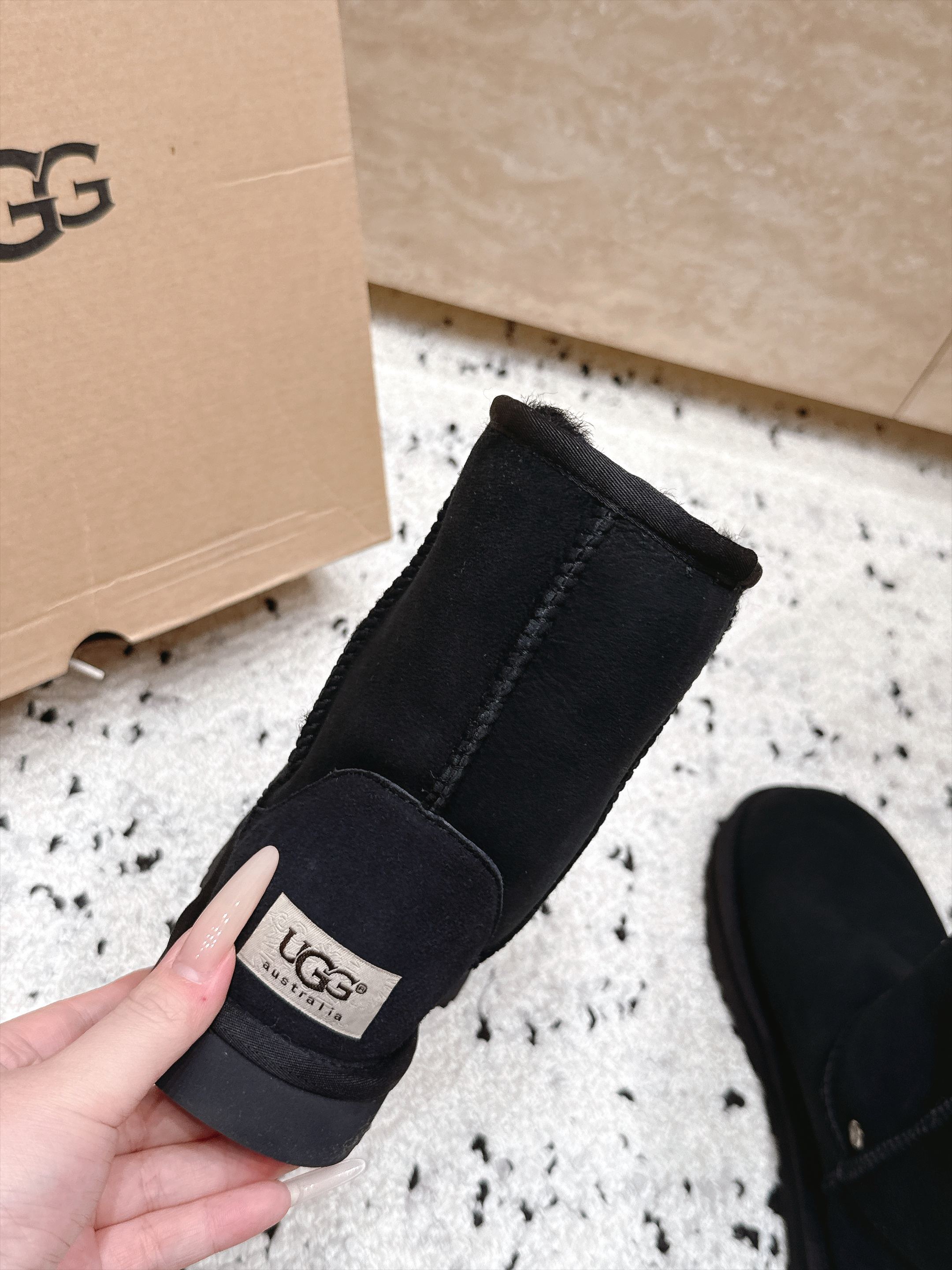 情侣款 UGG/克罗心联名情侣雪地靴系列…… 【克罗心联名雪地靴】 限量款系列,一款不会撞衫的雪地靴、简约的联名 情侣款 UGG/克罗心联名情侣雪地靴系列…… 【克罗心联名雪地靴】 限量款系列,一款不会撞衫的雪地靴、简约的联名