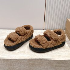 Moon Boot泰迪魔术贴毛毛鞋|冬日软糯氛围感 Moon Boot这款泰迪毛毛鞋,简直是秋冬氛围感神器,焦糖棕与奶白 Moon Boot泰迪魔术贴毛毛鞋|冬日软糯氛围感 Moon Boot这款泰迪毛毛鞋,简直是秋冬氛围感神器,焦糖棕与奶白