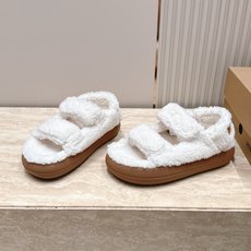 Moon Boot泰迪魔术贴毛毛鞋|冬日软糯氛围感 Moon Boot这款泰迪毛毛鞋,简直是秋冬氛围感神器,焦糖棕与奶白 Moon Boot泰迪魔术贴毛毛鞋|冬日软糯氛围感 Moon Boot这款泰迪毛毛鞋,简直是秋冬氛围感神器,焦糖棕与奶白