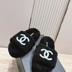 Chanel 香奈儿 新款毛毛包头拖鞋! 这款毛拖真的是真太可爱了 柔软蓬松的毛毛,舒服暖脚! 增高显腿长! 秋冬搭配袜 Chanel 香奈儿 新款毛毛包头拖鞋! 这款毛拖真的是真太可爱了 柔软蓬松的毛毛,舒服暖脚! 增高显腿长! 秋冬搭配袜