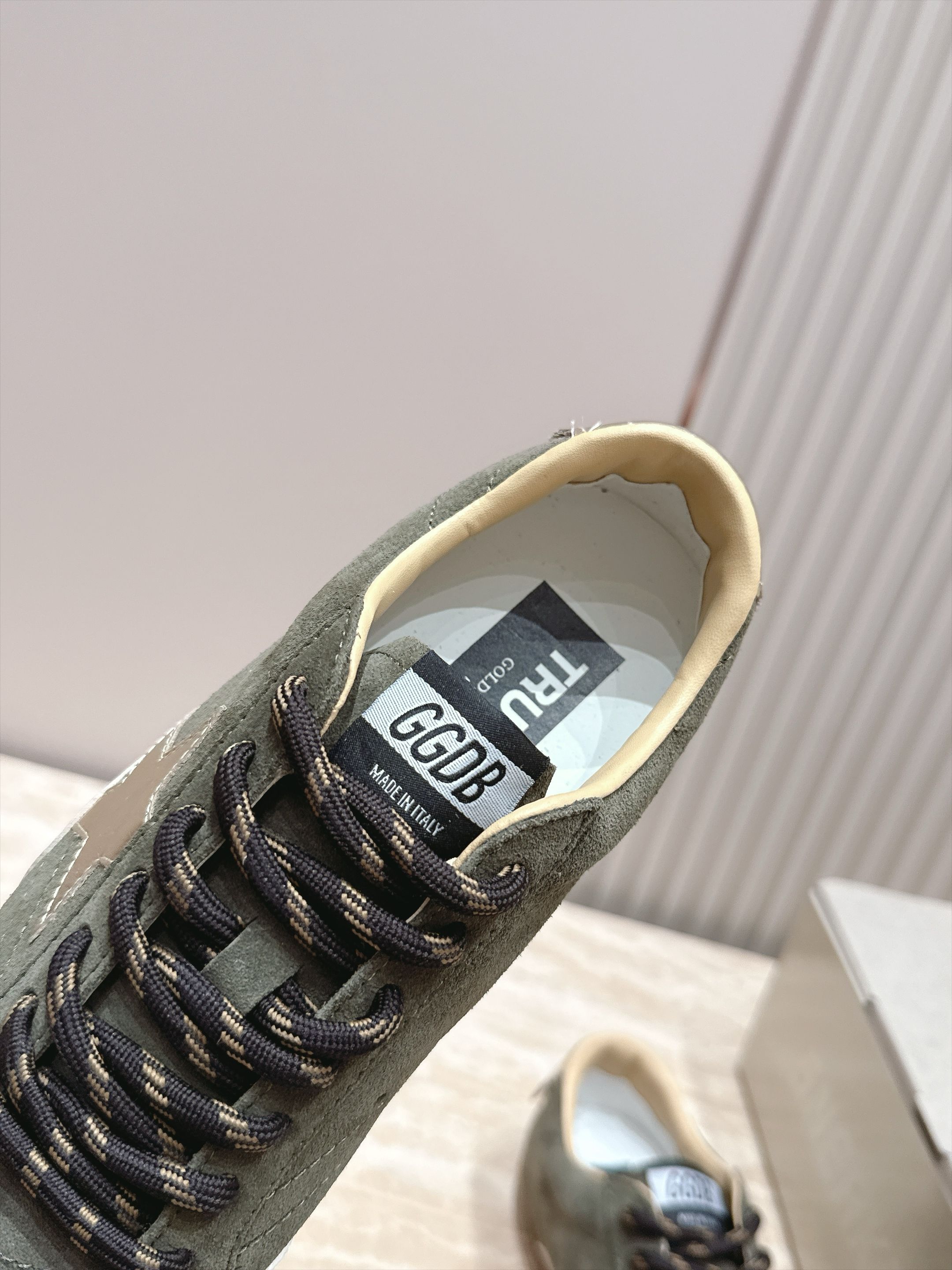 新色系!女 情侣款 男+10 高版新系列! GGDB~~Golden Goose 情侣款 休闲德训鞋 ggdb经典情侣 新色系!女 情侣款 男+10 高版新系列! GGDB~~Golden Goose 情侣款 休闲德训鞋 ggdb经典情侣