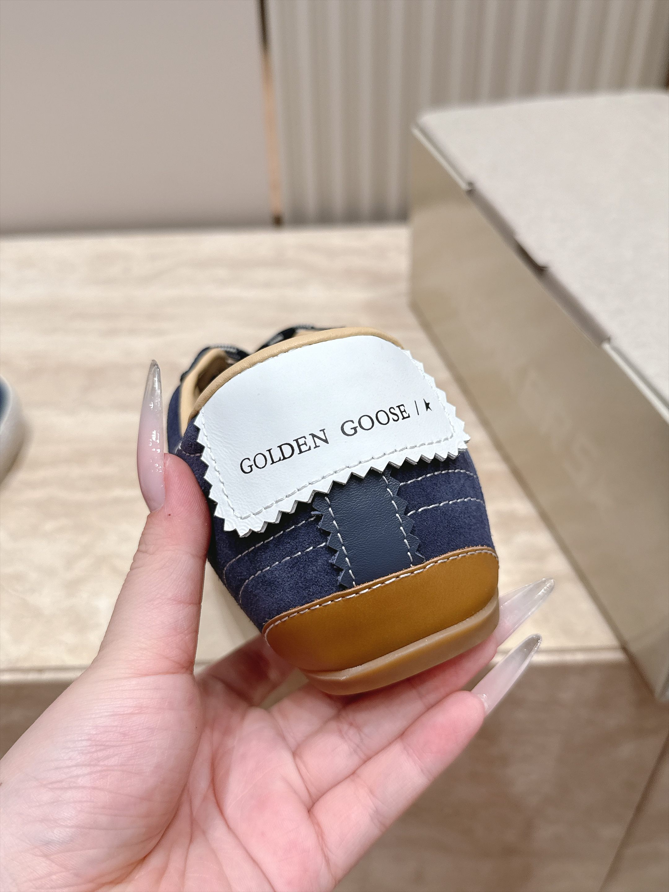 新色系!女 情侣款 男+10 高版新系列! GGDB~~Golden Goose 情侣款 休闲德训鞋 ggdb经典情侣 新色系!女 情侣款 男+10 高版新系列! GGDB~~Golden Goose 情侣款 休闲德训鞋 ggdb经典情侣