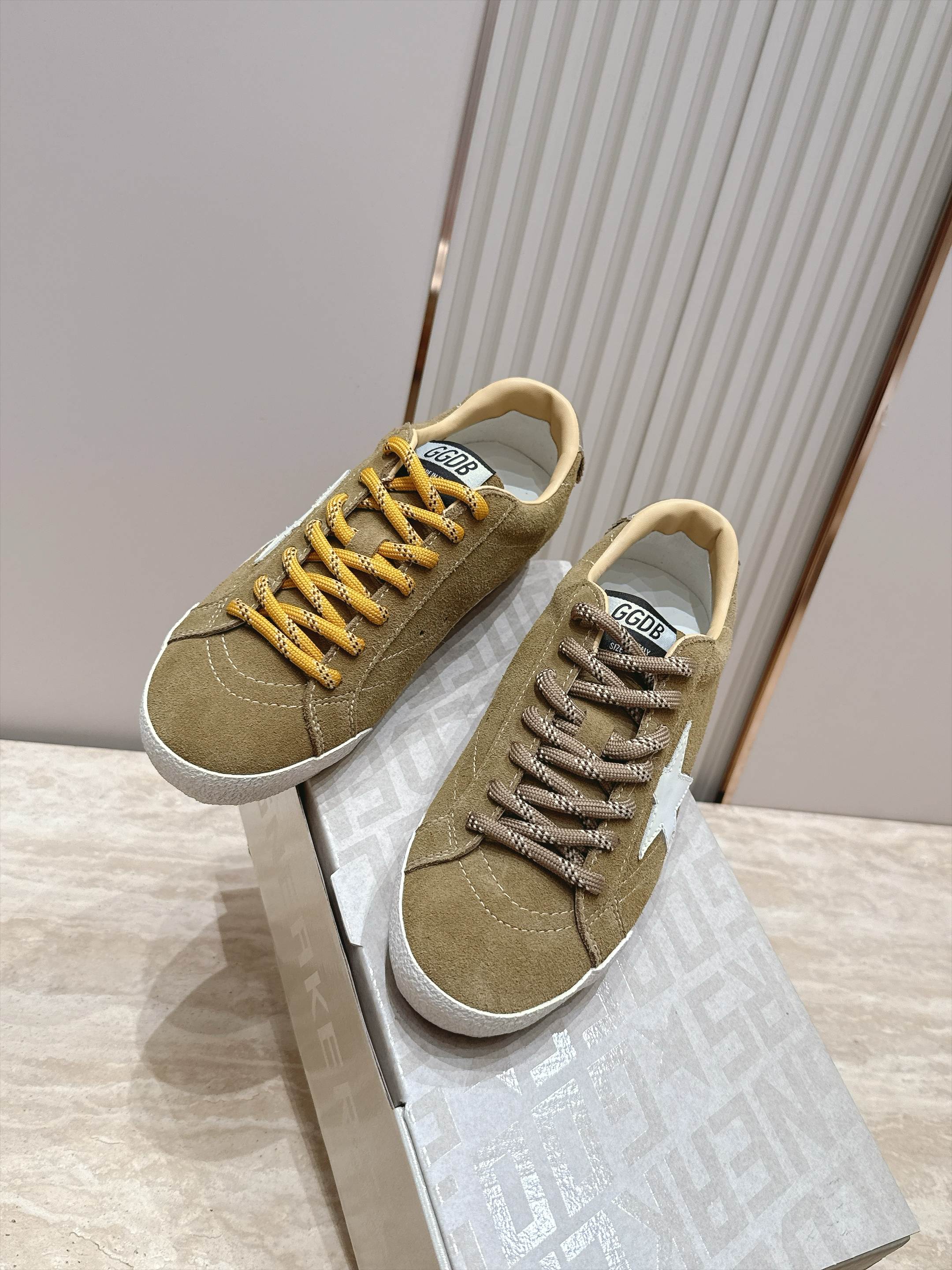 新色系!女 情侣款 男+10 高版新系列! GGDB~~Golden Goose 情侣款 休闲德训鞋 ggdb经典情侣 新色系!女 情侣款 男+10 高版新系列! GGDB~~Golden Goose 情侣款 休闲德训鞋 ggdb经典情侣