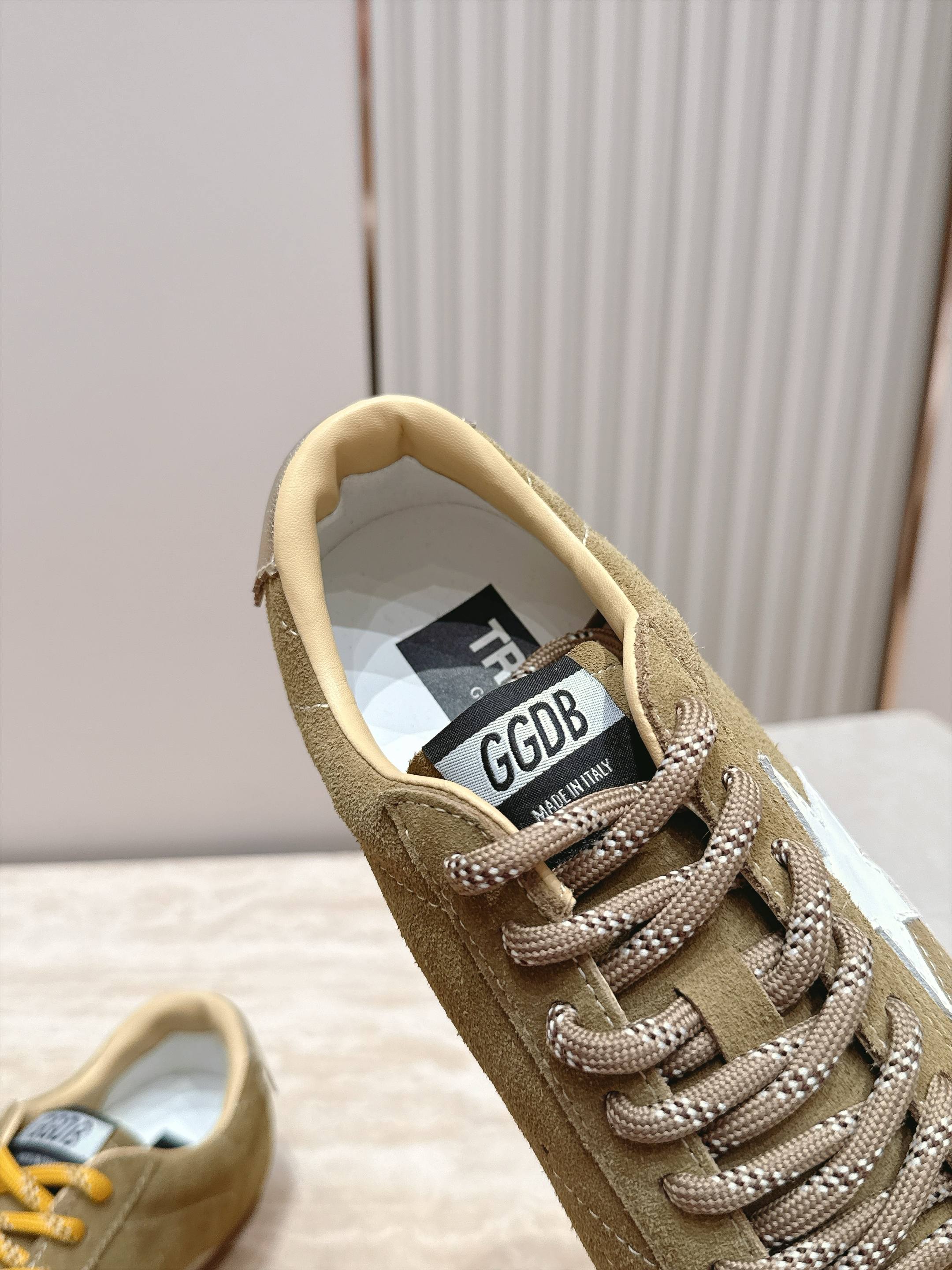 新色系!女 情侣款 男+10 高版新系列! GGDB~~Golden Goose 情侣款 休闲德训鞋 ggdb经典情侣 新色系!女 情侣款 男+10 高版新系列! GGDB~~Golden Goose 情侣款 休闲德训鞋 ggdb经典情侣