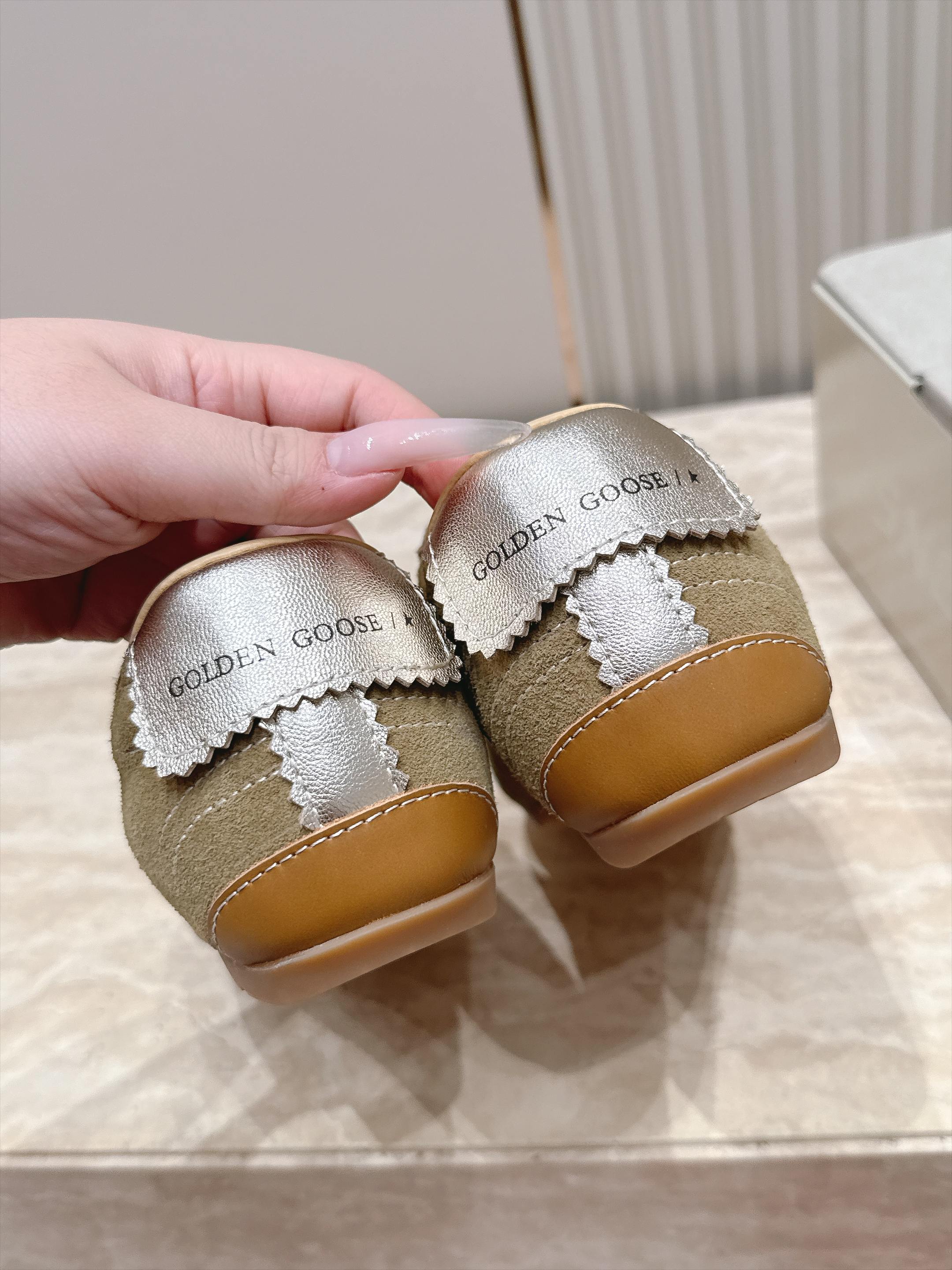 新色系!女 情侣款 男+10 高版新系列! GGDB~~Golden Goose 情侣款 休闲德训鞋 ggdb经典情侣 新色系!女 情侣款 男+10 高版新系列! GGDB~~Golden Goose 情侣款 休闲德训鞋 ggdb经典情侣