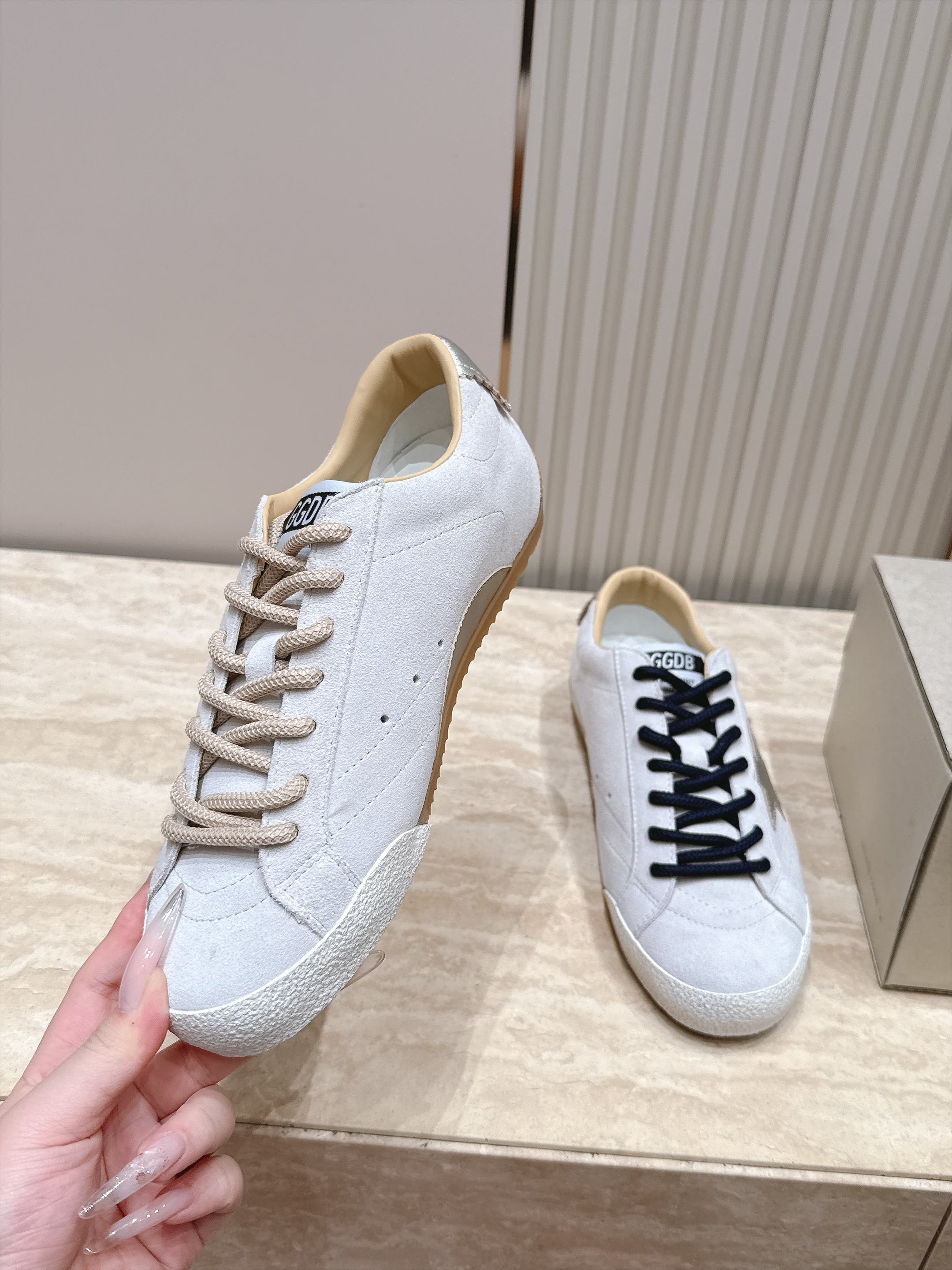 新色系!女 情侣款 男+10 高版新系列! GGDB~~Golden Goose 情侣款 休闲德训鞋 ggdb经典情侣 新色系!女 情侣款 男+10 高版新系列! GGDB~~Golden Goose 情侣款 休闲德训鞋 ggdb经典情侣