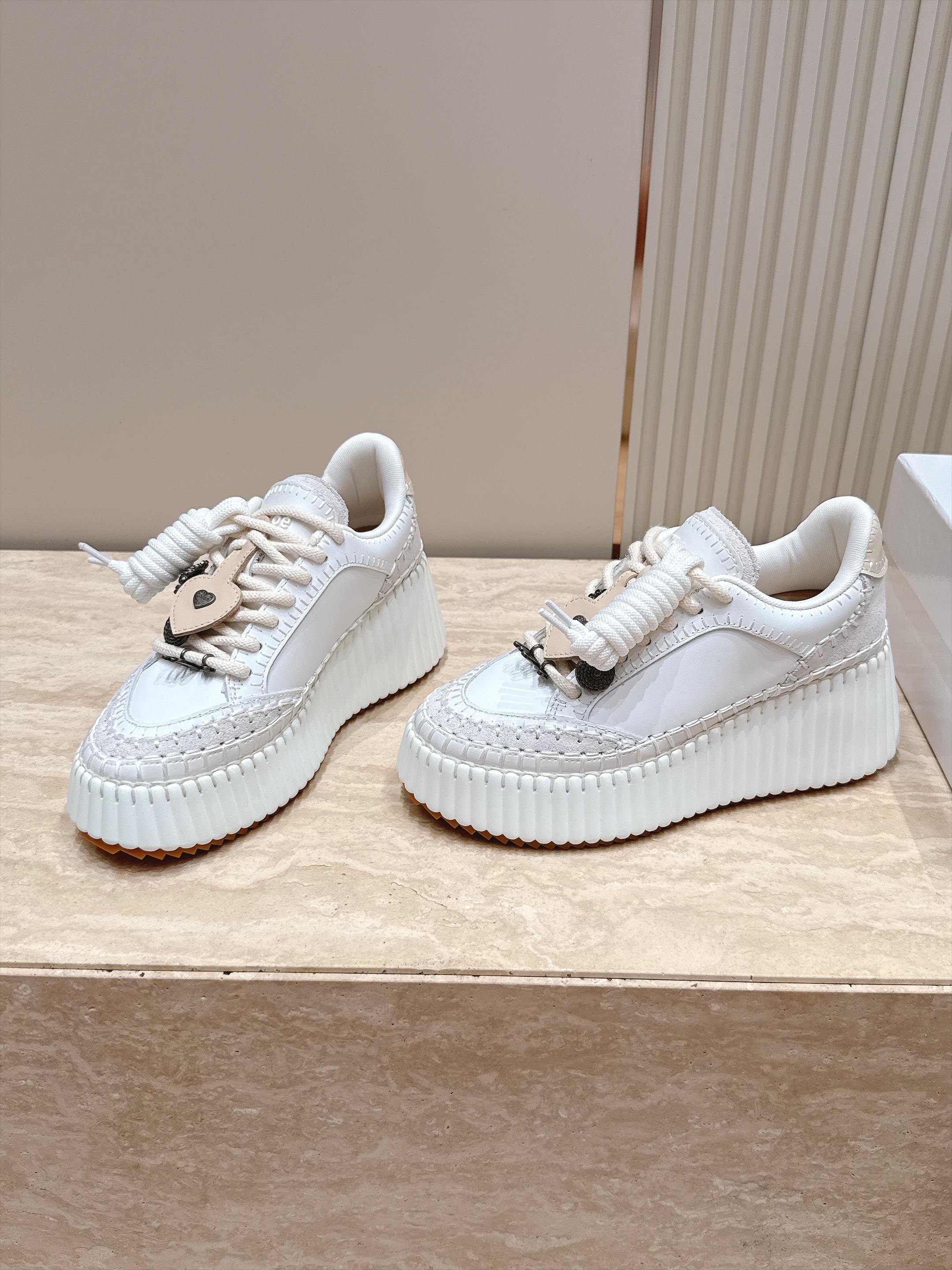 Chloe 克洛伊/蔻依 26ss 春夏季季新款 厚底小白鞋 休闲鞋 原版鞋底,全手工穿线,所有的位置刚刚好 ,网红爆 Chloe 克洛伊/蔻依 26ss 春夏季季新款 厚底小白鞋 休闲鞋 原版鞋底,全手工穿线,所有的位置刚刚好 ,网红爆