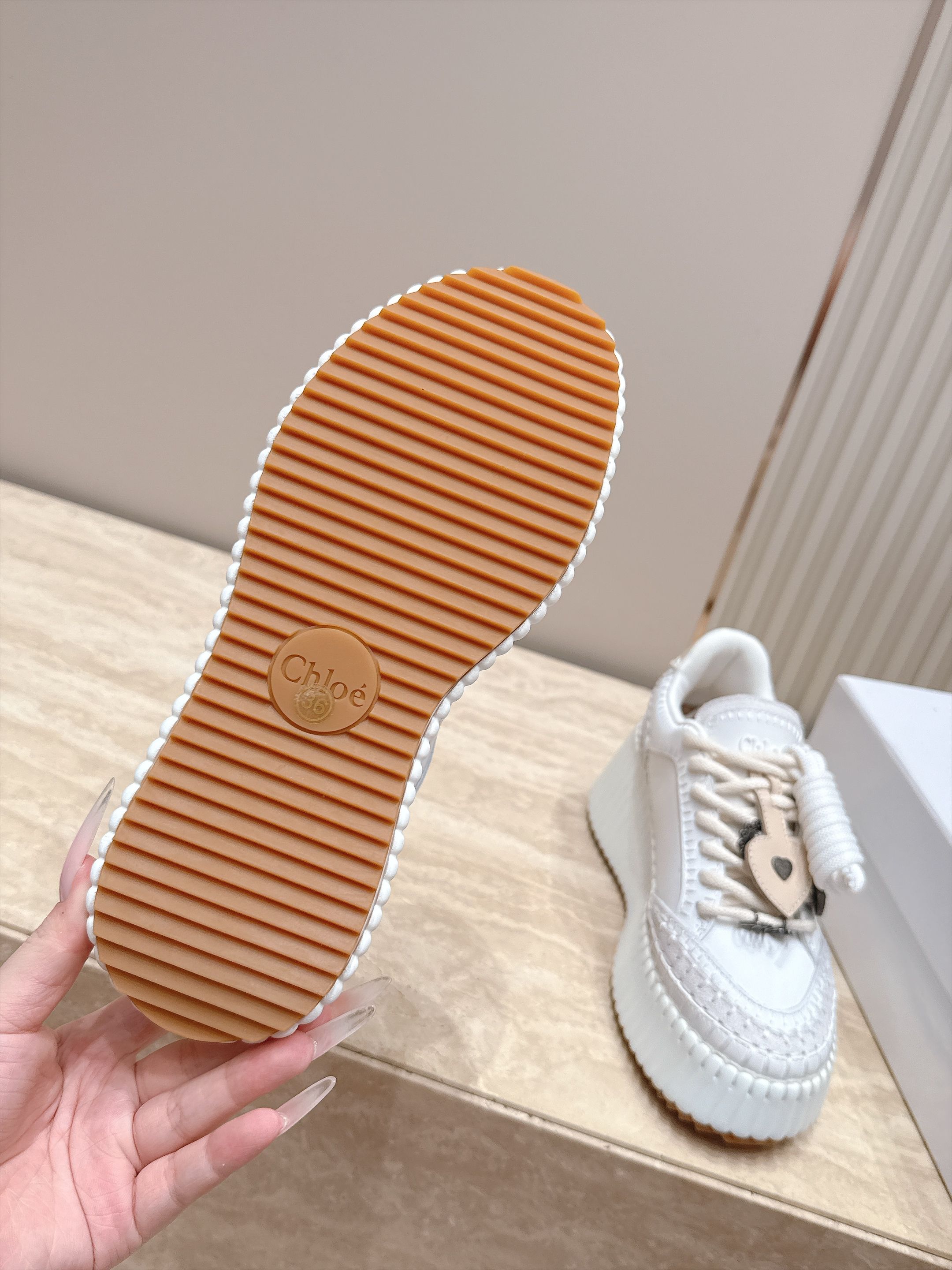 Chloe 克洛伊/蔻依 26ss 春夏季季新款 厚底小白鞋 休闲鞋 原版鞋底,全手工穿线,所有的位置刚刚好 ,网红爆 Chloe 克洛伊/蔻依 26ss 春夏季季新款 厚底小白鞋 休闲鞋 原版鞋底,全手工穿线,所有的位置刚刚好 ,网红爆