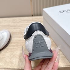Celine 赛琳 26新款凯旋门德训鞋阿甘鞋休闲鞋 这是充满街头感的一双鞋子,延续经典设计非常赞 这款鞋有它自己独特 Celine 赛琳 26新款凯旋门德训鞋阿甘鞋休闲鞋 这是充满街头感的一双鞋子,延续经典设计非常赞 这款鞋有它自己独特