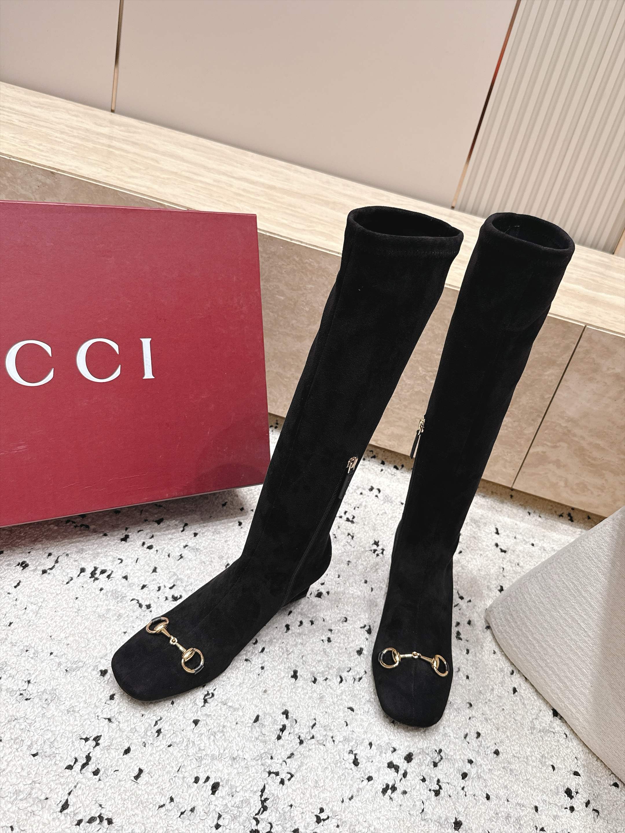 Gucci古驰2026vs早秋最新爆款靴子系列…… 方圆头弹力高靴 原单品质  原汁原味的欧式风格，上脚非常完美 超级显