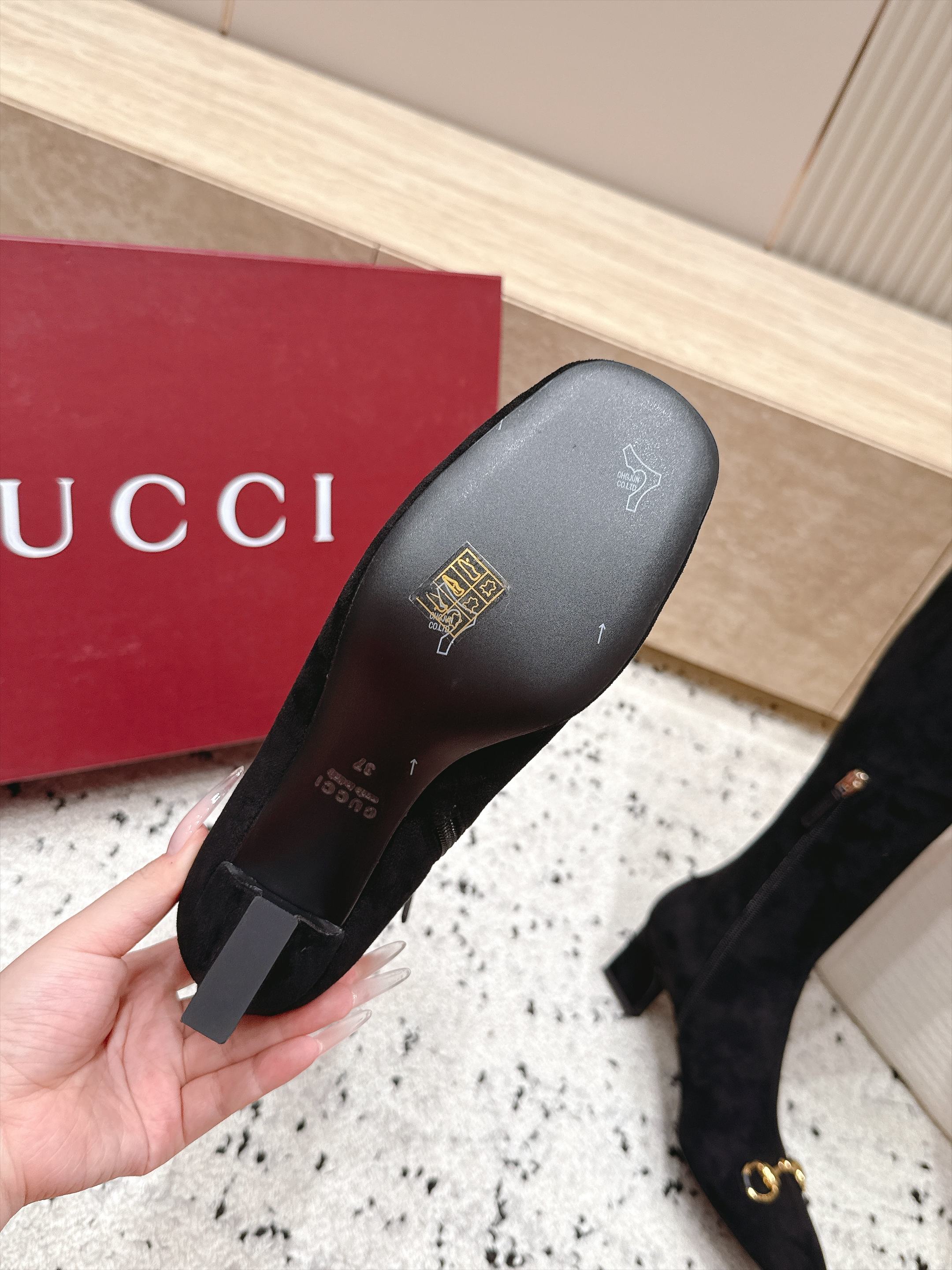 Gucci古驰2026vs早秋最新爆款靴子系列…… 方圆头弹力高靴 原单品质  原汁原味的欧式风格，上脚非常完美 超级显
