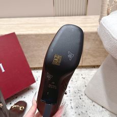 Gucci古驰2026vs早秋最新爆款靴子系列…… 方圆头弹力高靴 原单品质 原汁原味的欧式风格,上脚非常完美 超级显 Gucci古驰2026vs早秋最新爆款靴子系列…… 方圆头弹力高靴 原单品质 原汁原味的欧式风格,上脚非常完美 超级显