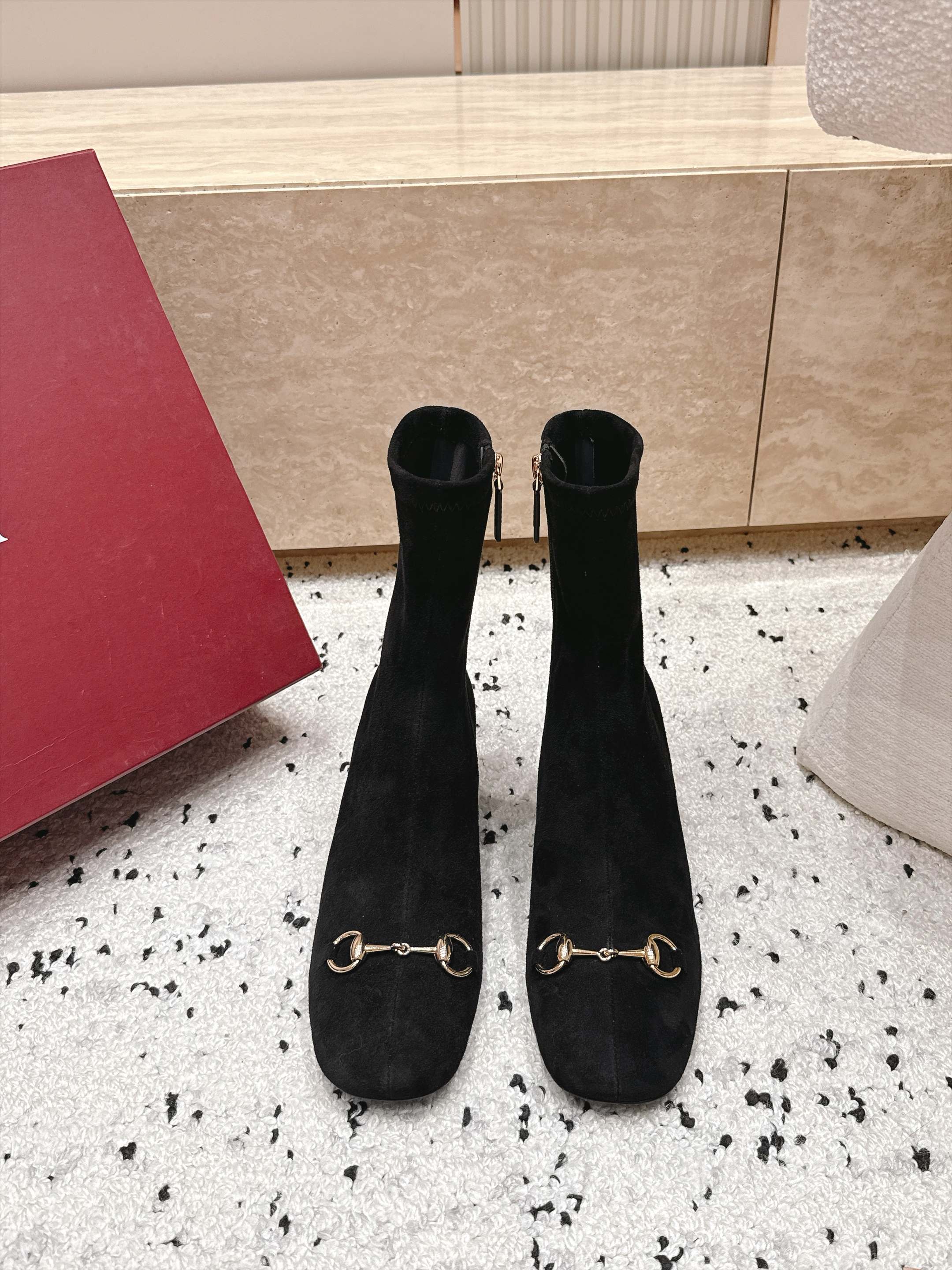Gucci古驰2026vs早秋最新爆款靴子系列…… 方圆头弹力高靴 原单品质  原汁原味的欧式风格，上脚非常完美 超级显