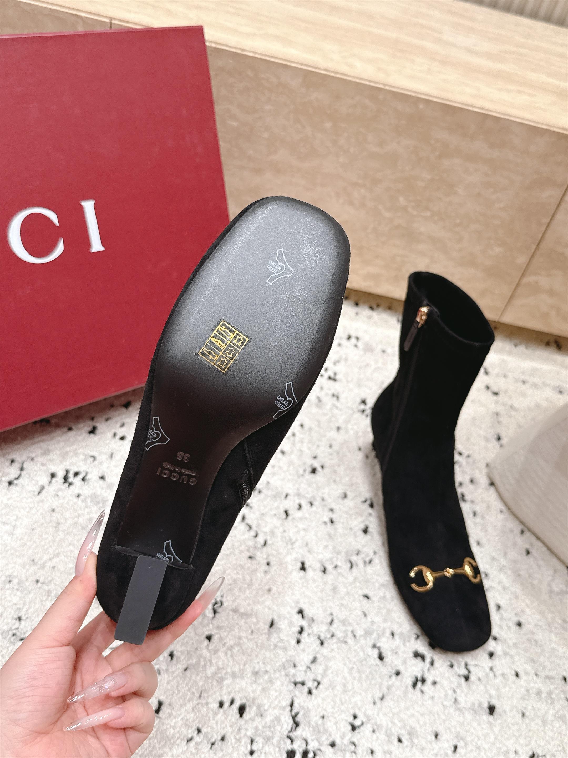 Gucci古驰2026vs早秋最新爆款靴子系列…… 方圆头弹力高靴 原单品质  原汁原味的欧式风格，上脚非常完美 超级显