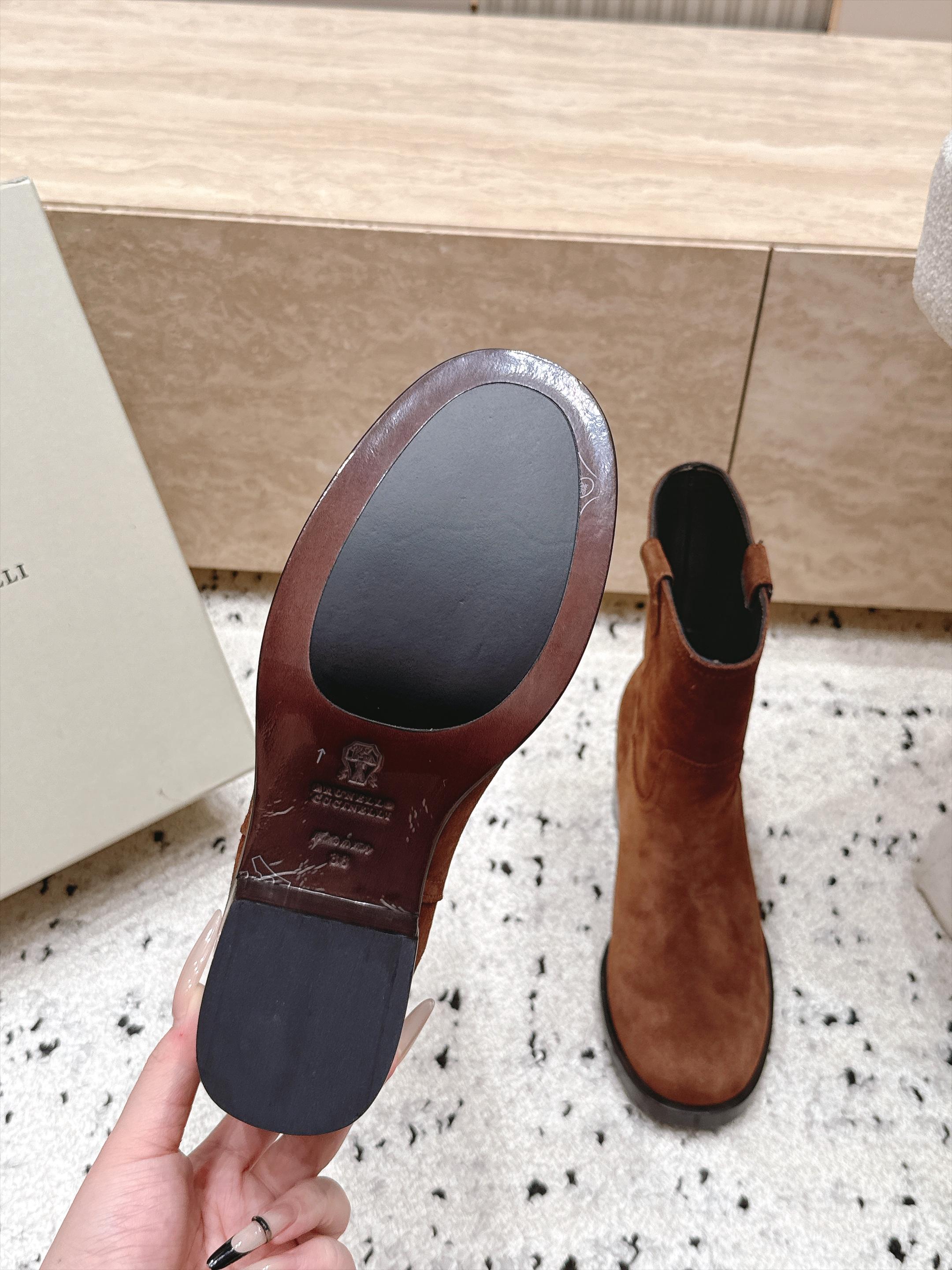 顶级版本 Brunello Cucinelli新款BC秋冬靴子系列 粗高跟中筒靴 BC是意大利知名品牌,极简主义风 顶级版本 Brunello Cucinelli新款BC秋冬靴子系列 粗高跟中筒靴 BC是意大利知名品牌,极简主义风