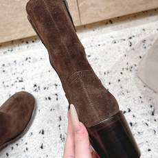 顶级版本 Brunello Cucinelli新款BC秋冬靴子系列 粗高跟中筒靴 BC是意大利知名品牌,极简主义风 顶级版本 Brunello Cucinelli新款BC秋冬靴子系列 粗高跟中筒靴 BC是意大利知名品牌,极简主义风