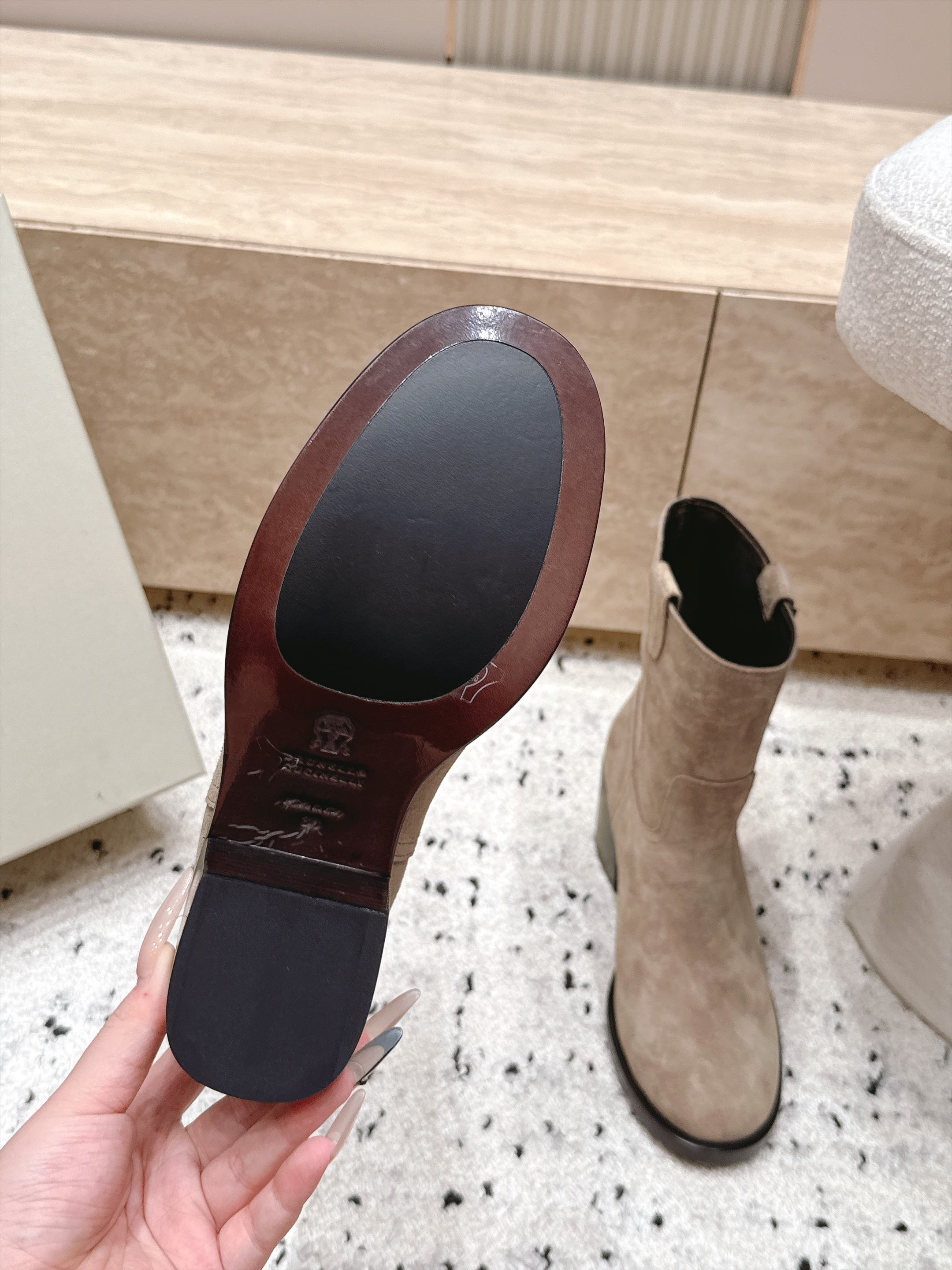 顶级版本   Brunello Cucinelli新款BC秋冬靴子系列 粗高跟中筒靴  BC是意大利知名品牌，极简主义风