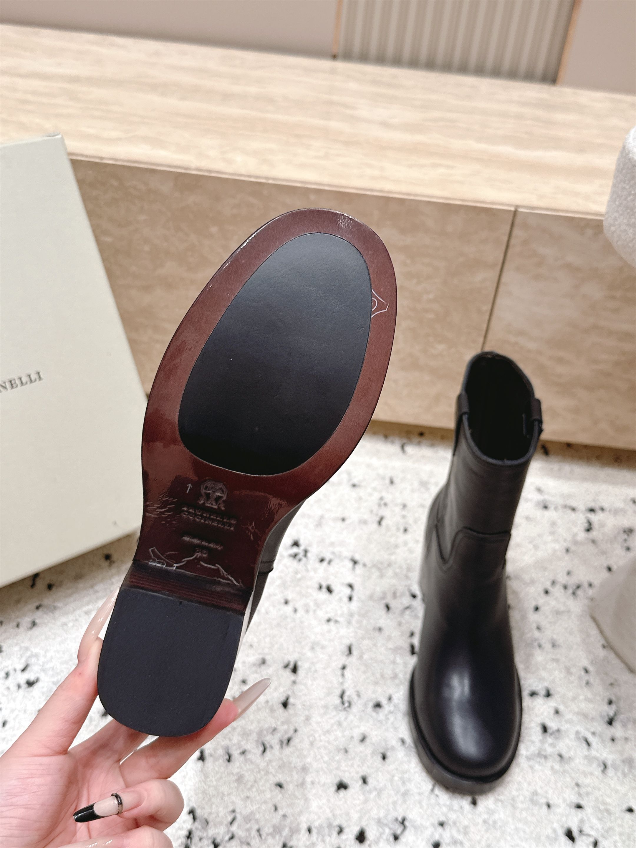 顶级版本   Brunello Cucinelli新款BC秋冬靴子系列 粗高跟中筒靴  BC是意大利知名品牌，极简主义风