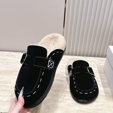 THE ROW小众潮牌26vs秋冬新款穆勒毛拖系列……圆头穆勒毛半拖鞋 复古半羊毛拖,舒适度、包裹性都比较好。个性十足, THE ROW小众潮牌26vs秋冬新款穆勒毛拖系列……圆头穆勒毛半拖鞋 复古半羊毛拖,舒适度、包裹性都比较好。个性十足,
