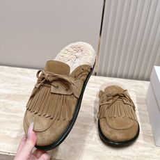 THE ROW小众潮牌26vs秋冬新款穆勒毛拖系列……圆头穆勒毛半拖鞋 复古半羊毛拖,舒适度、包裹性都比较好。个性十足, THE ROW小众潮牌26vs秋冬新款穆勒毛拖系列……圆头穆勒毛半拖鞋 复古半羊毛拖,舒适度、包裹性都比较好。个性十足,
