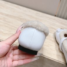 Chanel 香奈儿 26vs秋冬新款毛鞋系列……皮带扣蝴蝶结毛毛鞋 复古优雅,舒适度、包裹性都比较好。个性十足,很好驾 Chanel 香奈儿 26vs秋冬新款毛鞋系列……皮带扣蝴蝶结毛毛鞋 复古优雅,舒适度、包裹性都比较好。个性十足,很好驾