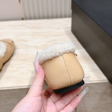 Chanel 香奈儿 26vs秋冬新款毛鞋系列……皮带扣蝴蝶结毛毛鞋 复古优雅,舒适度、包裹性都比较好。个性十足,很好驾 Chanel 香奈儿 26vs秋冬新款毛鞋系列……皮带扣蝴蝶结毛毛鞋 复古优雅,舒适度、包裹性都比较好。个性十足,很好驾