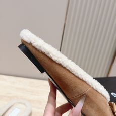 Chanel 香奈儿 26vs秋冬新款毛鞋系列……蝴蝶结毛拖半拖 时尚优雅,舒适度、包裹性都比较好。个性十足,很好驾驭各 Chanel 香奈儿 26vs秋冬新款毛鞋系列……蝴蝶结毛拖半拖 时尚优雅,舒适度、包裹性都比较好。个性十足,很好驾驭各
