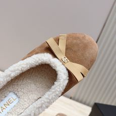 Chanel 香奈儿 26vs秋冬新款毛鞋系列……蝴蝶结毛拖半拖 时尚优雅,舒适度、包裹性都比较好。个性十足,很好驾驭各 Chanel 香奈儿 26vs秋冬新款毛鞋系列……蝴蝶结毛拖半拖 时尚优雅,舒适度、包裹性都比较好。个性十足,很好驾驭各