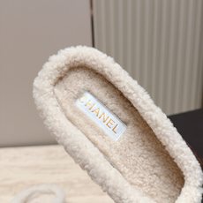 Chanel 香奈儿 26vs秋冬新款毛鞋系列……蝴蝶结毛拖半拖 时尚优雅,舒适度、包裹性都比较好。个性十足,很好驾驭各 Chanel 香奈儿 26vs秋冬新款毛鞋系列……蝴蝶结毛拖半拖 时尚优雅,舒适度、包裹性都比较好。个性十足,很好驾驭各