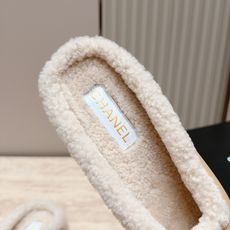 Chanel 香奈儿 26vs秋冬新款毛鞋系列……蝴蝶结毛拖半拖 时尚优雅,舒适度、包裹性都比较好。个性十足,很好驾驭各 Chanel 香奈儿 26vs秋冬新款毛鞋系列……蝴蝶结毛拖半拖 时尚优雅,舒适度、包裹性都比较好。个性十足,很好驾驭各