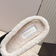 Chanel 香奈儿 26vs秋冬新款毛鞋系列……蝴蝶结毛拖半拖 时尚优雅,舒适度、包裹性都比较好。个性十足,很好驾驭各 Chanel 香奈儿 26vs秋冬新款毛鞋系列……蝴蝶结毛拖半拖 时尚优雅,舒适度、包裹性都比较好。个性十足,很好驾驭各