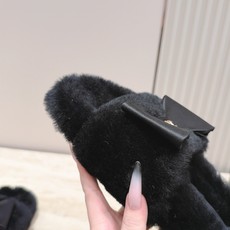 Chanel 香奈儿 26vs秋冬新款毛鞋系列……厚底蝴蝶结毛毛拖 可爱俏皮时尚,舒适度、包裹性都比较好。个性十足,很好 Chanel 香奈儿 26vs秋冬新款毛鞋系列……厚底蝴蝶结毛毛拖 可爱俏皮时尚,舒适度、包裹性都比较好。个性十足,很好