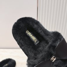 Chanel 香奈儿 26vs秋冬新款毛鞋系列……厚底蝴蝶结毛毛拖 可爱俏皮时尚,舒适度、包裹性都比较好。个性十足,很好 Chanel 香奈儿 26vs秋冬新款毛鞋系列……厚底蝴蝶结毛毛拖 可爱俏皮时尚,舒适度、包裹性都比较好。个性十足,很好