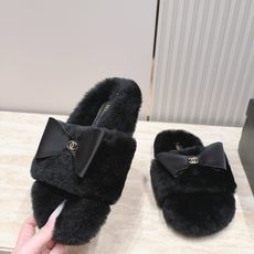Chanel 香奈儿 26vs秋冬新款毛鞋系列……厚底蝴蝶结毛毛拖 可爱俏皮时尚,舒适度、包裹性都比较好。个性十足,很好 Chanel 香奈儿 26vs秋冬新款毛鞋系列……厚底蝴蝶结毛毛拖 可爱俏皮时尚,舒适度、包裹性都比较好。个性十足,很好