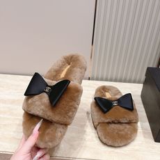 Chanel 香奈儿 26vs秋冬新款毛鞋系列……厚底蝴蝶结毛毛拖 可爱俏皮时尚,舒适度、包裹性都比较好。个性十足,很好 Chanel 香奈儿 26vs秋冬新款毛鞋系列……厚底蝴蝶结毛毛拖 可爱俏皮时尚,舒适度、包裹性都比较好。个性十足,很好